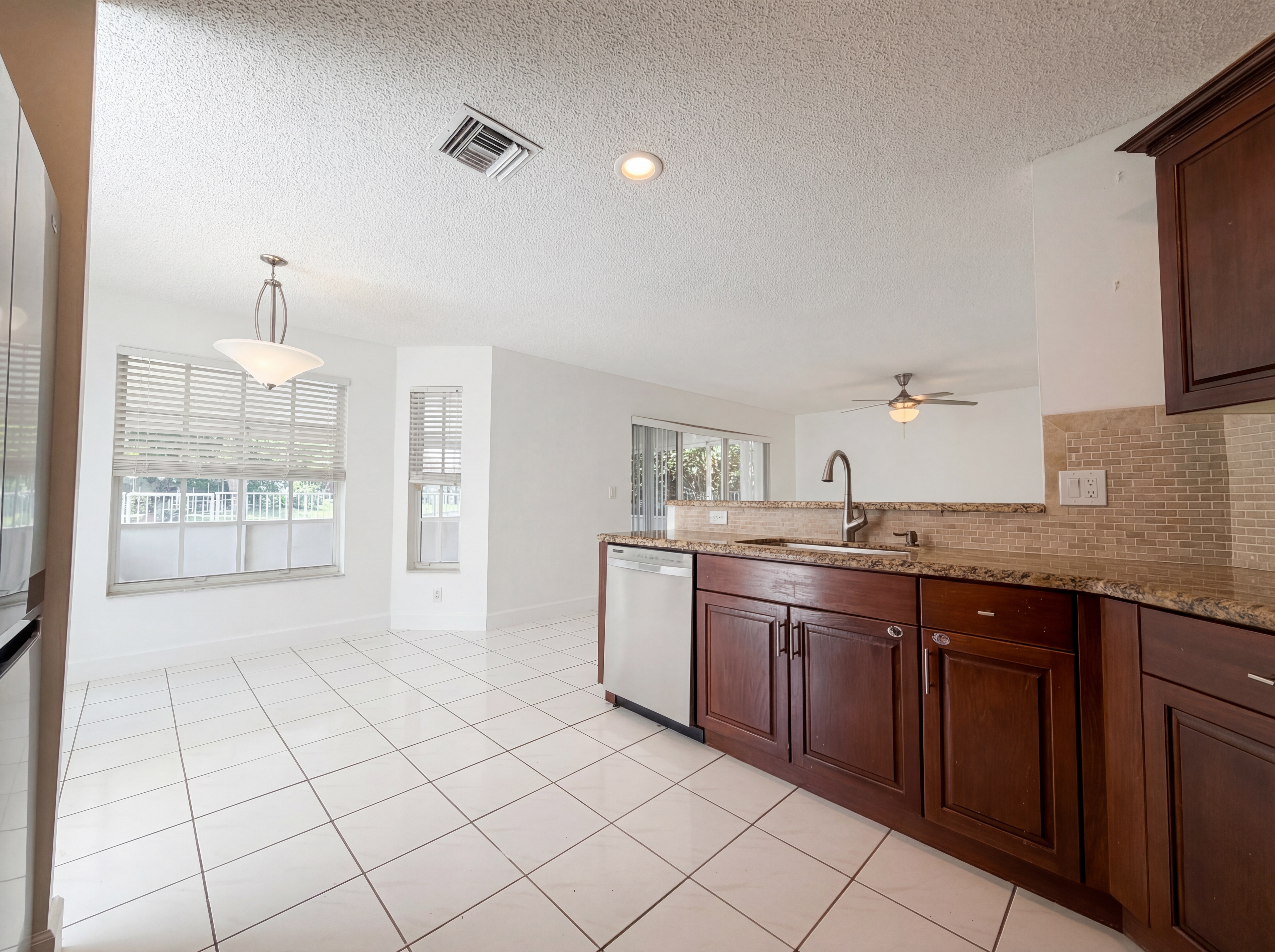 Photo 18 of 22 of 73 Gables Blvd, Weston, FL