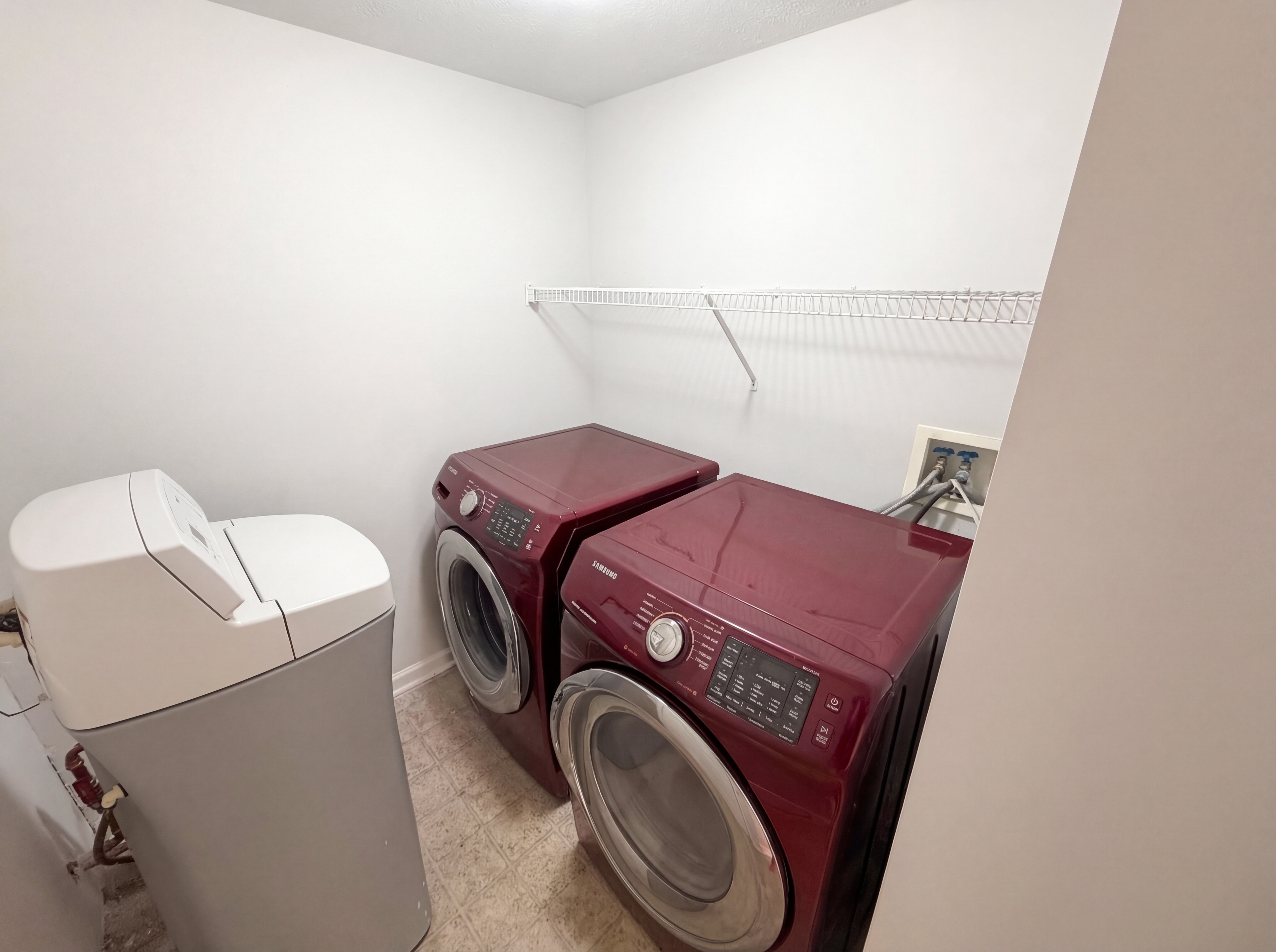 Photo 15 of 31 of 7910 Arvada Pl, Indianapolis, IN