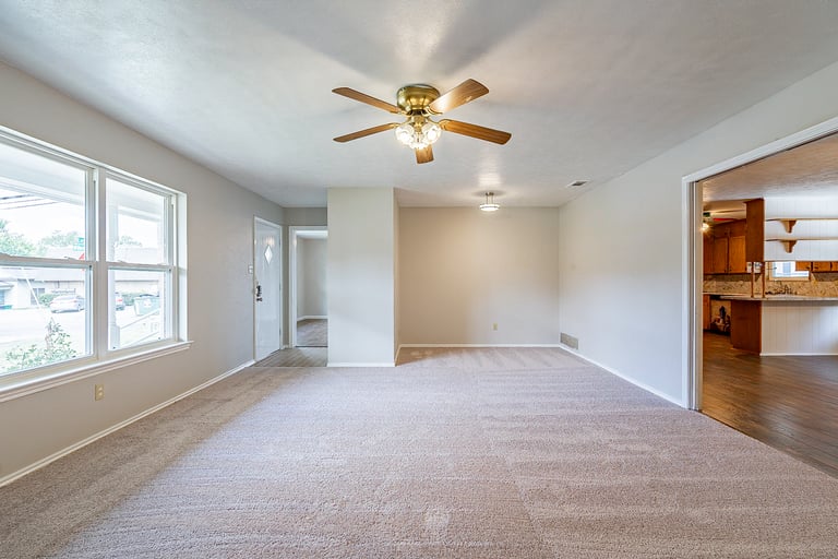 Photo 16 of 31 - 1903 Leslie St, Denton, TX 76205