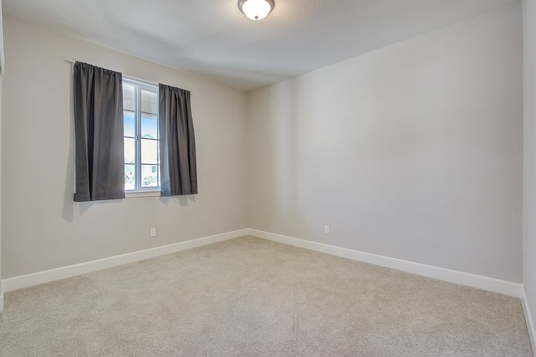 Photo 18 of 30 - 1914 Herrera Dr, Woodland, CA 95776