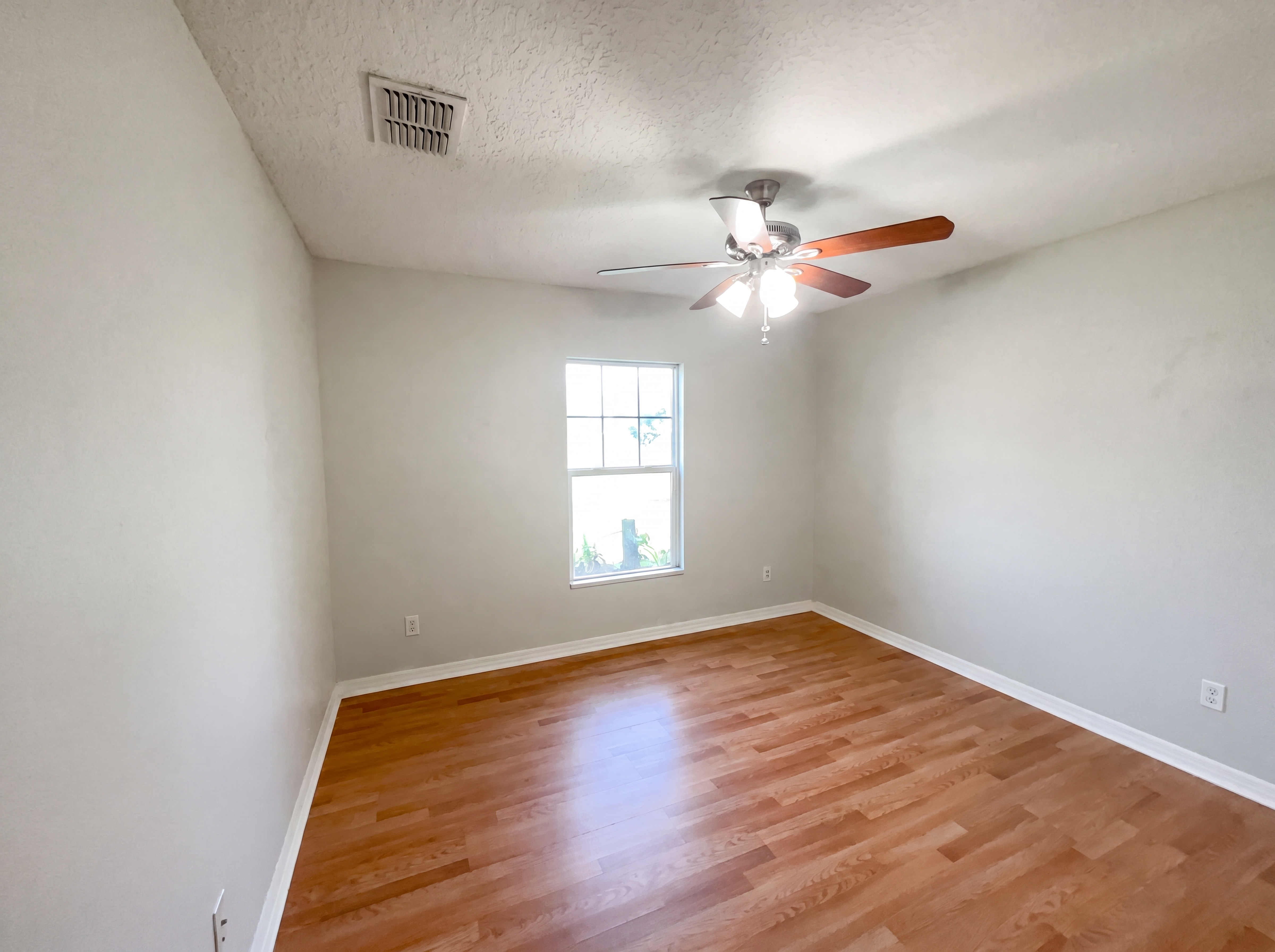 Photo 15 of 25 of 1801 Missouri Ave, Saint Cloud, FL