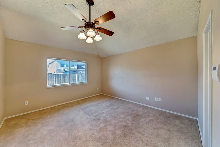 Photo 12 of 27 - 645 Babbling Brook Dr, Saginaw, TX 76179