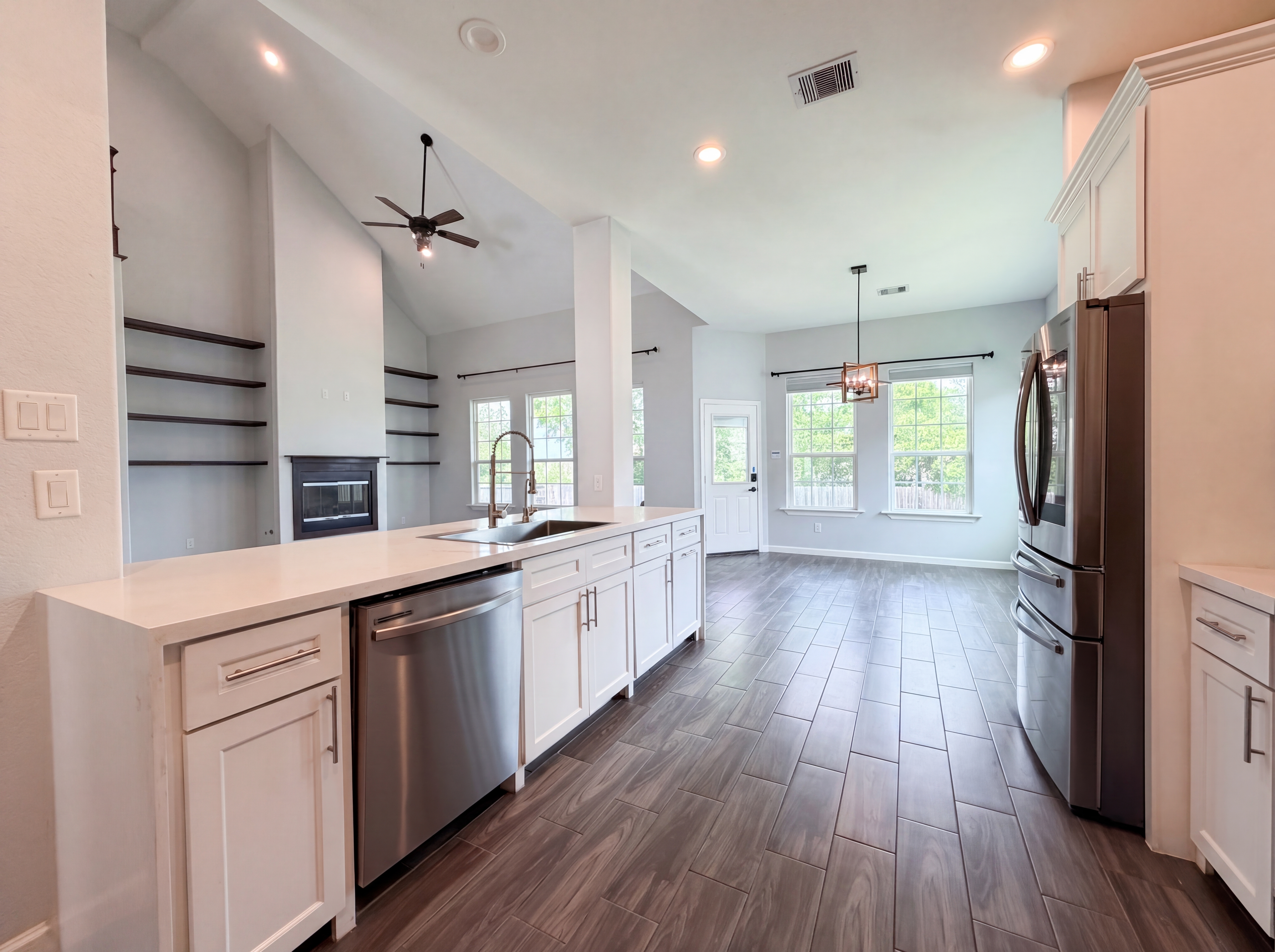 Photo 8 of 24 of 40406 Mostyn Dr, Magnolia, TX