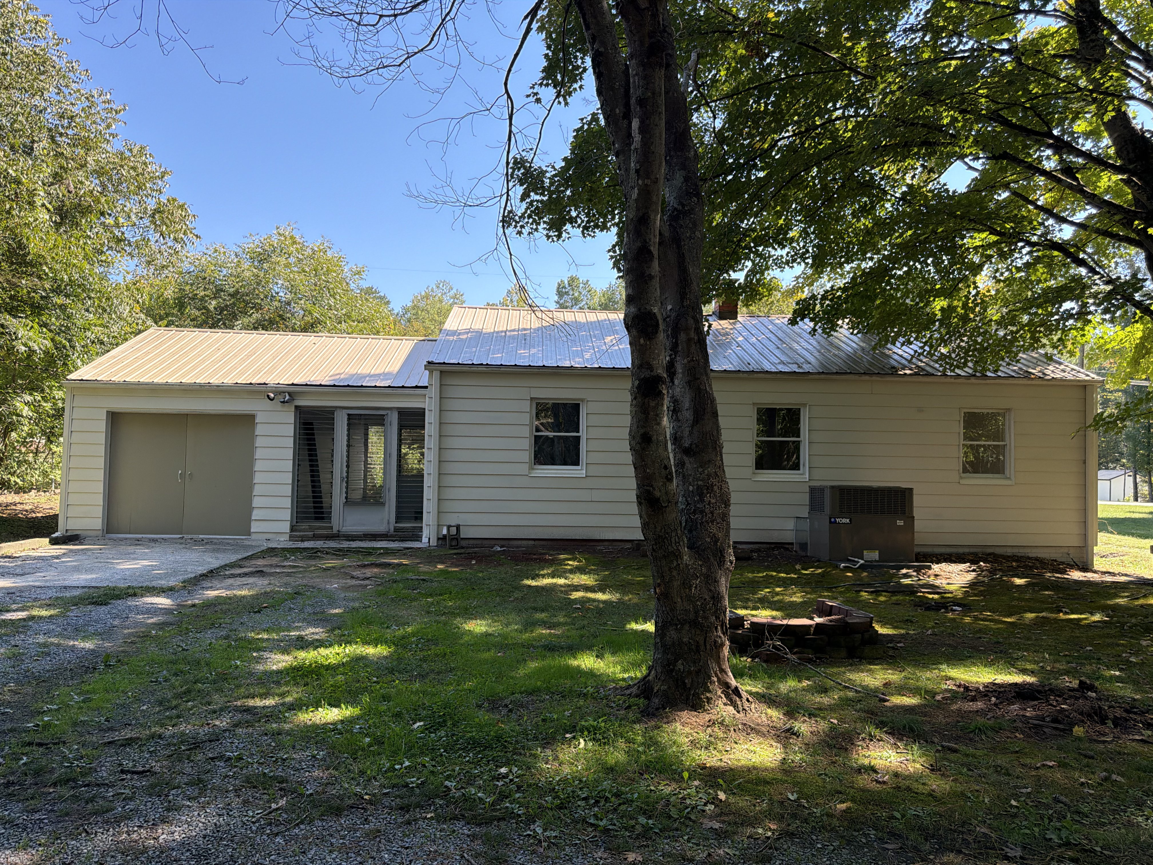 Photo 17 of 22 of 3511 Helmstetler Rd, Lexington, NC