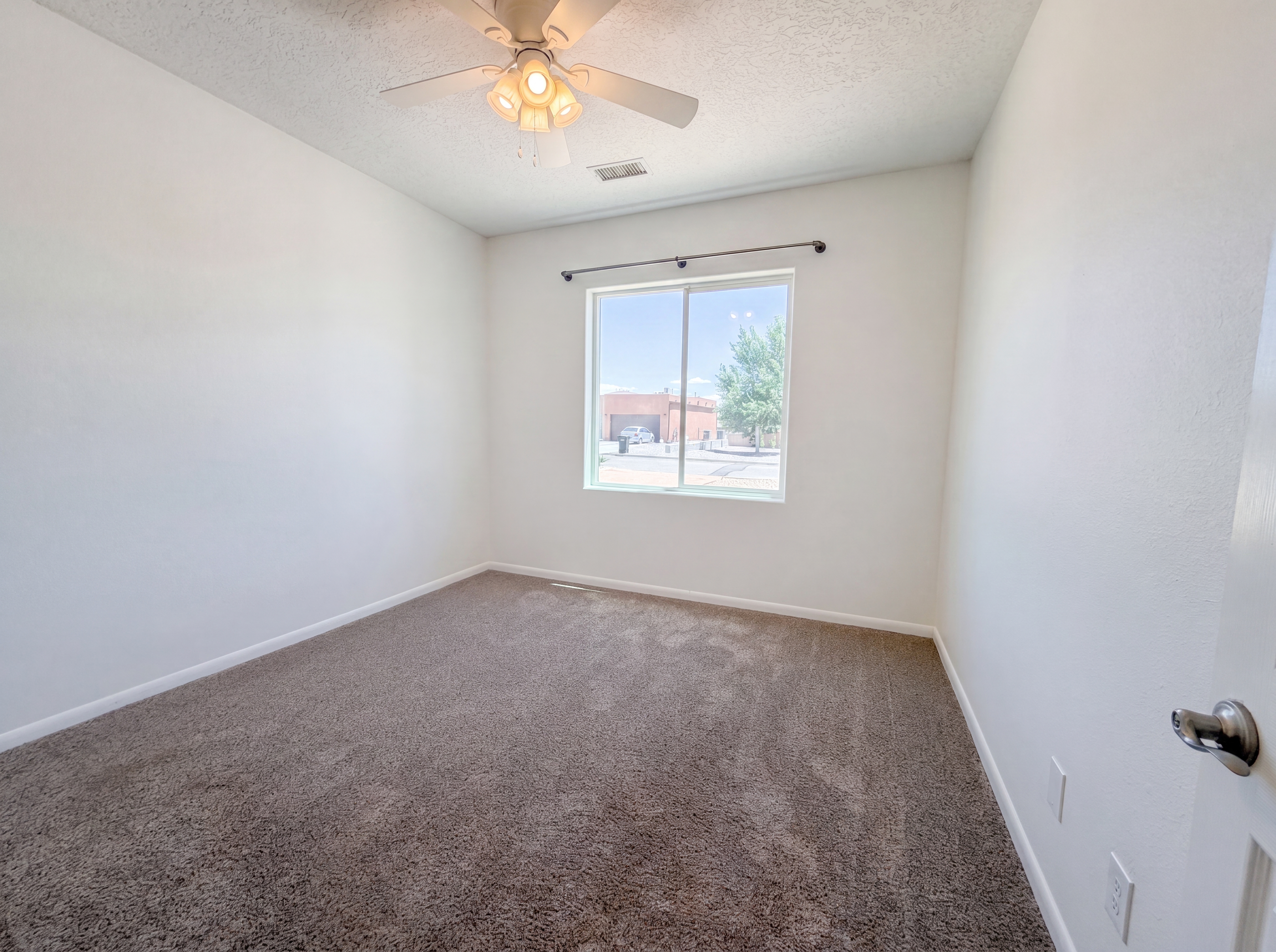 Photo 10 of 21 of 1625 35th St SE, Rio Rancho, NM