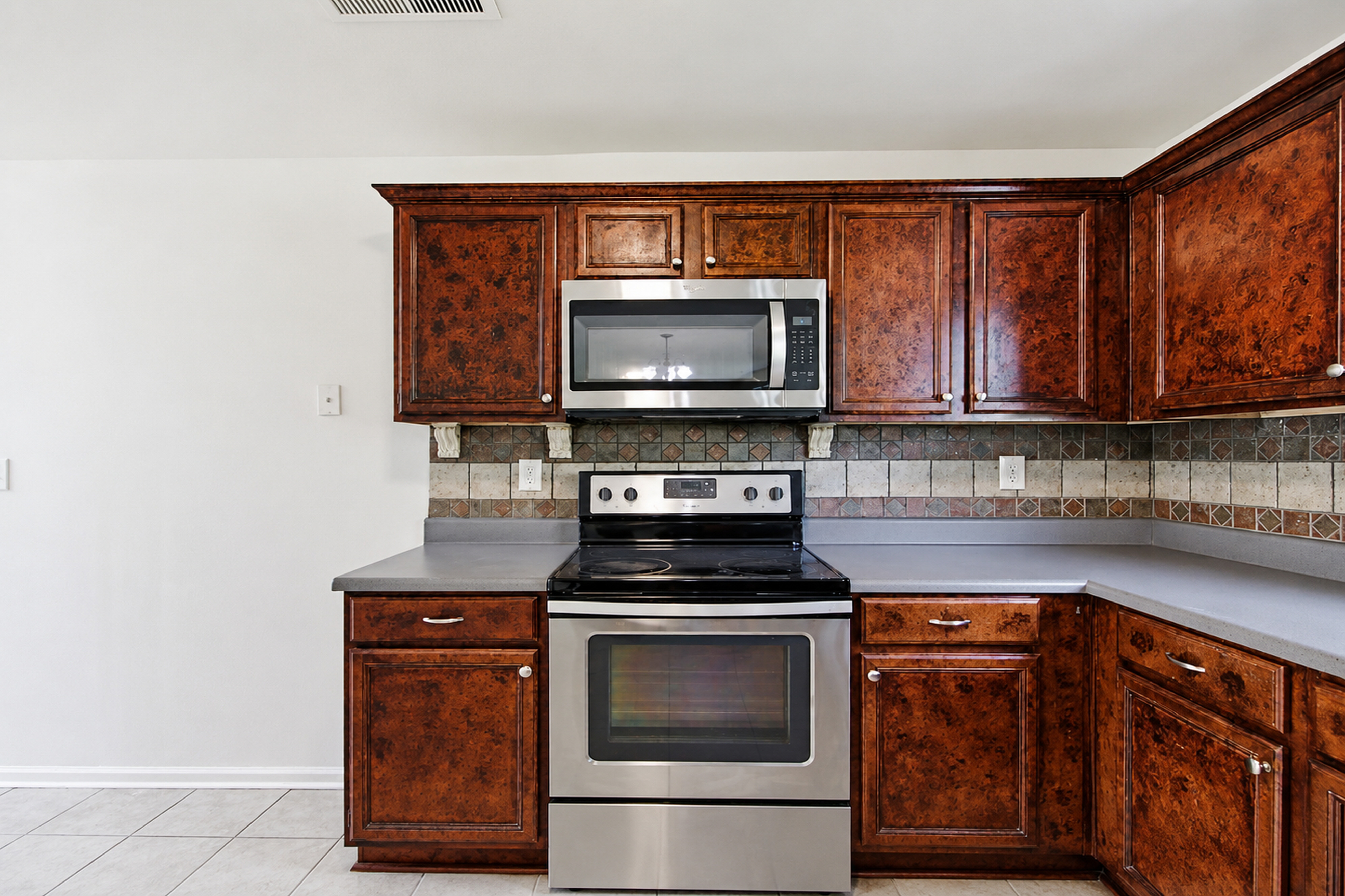 Photo 10 of 41 of 225 Avonlea Dr, Covington, GA