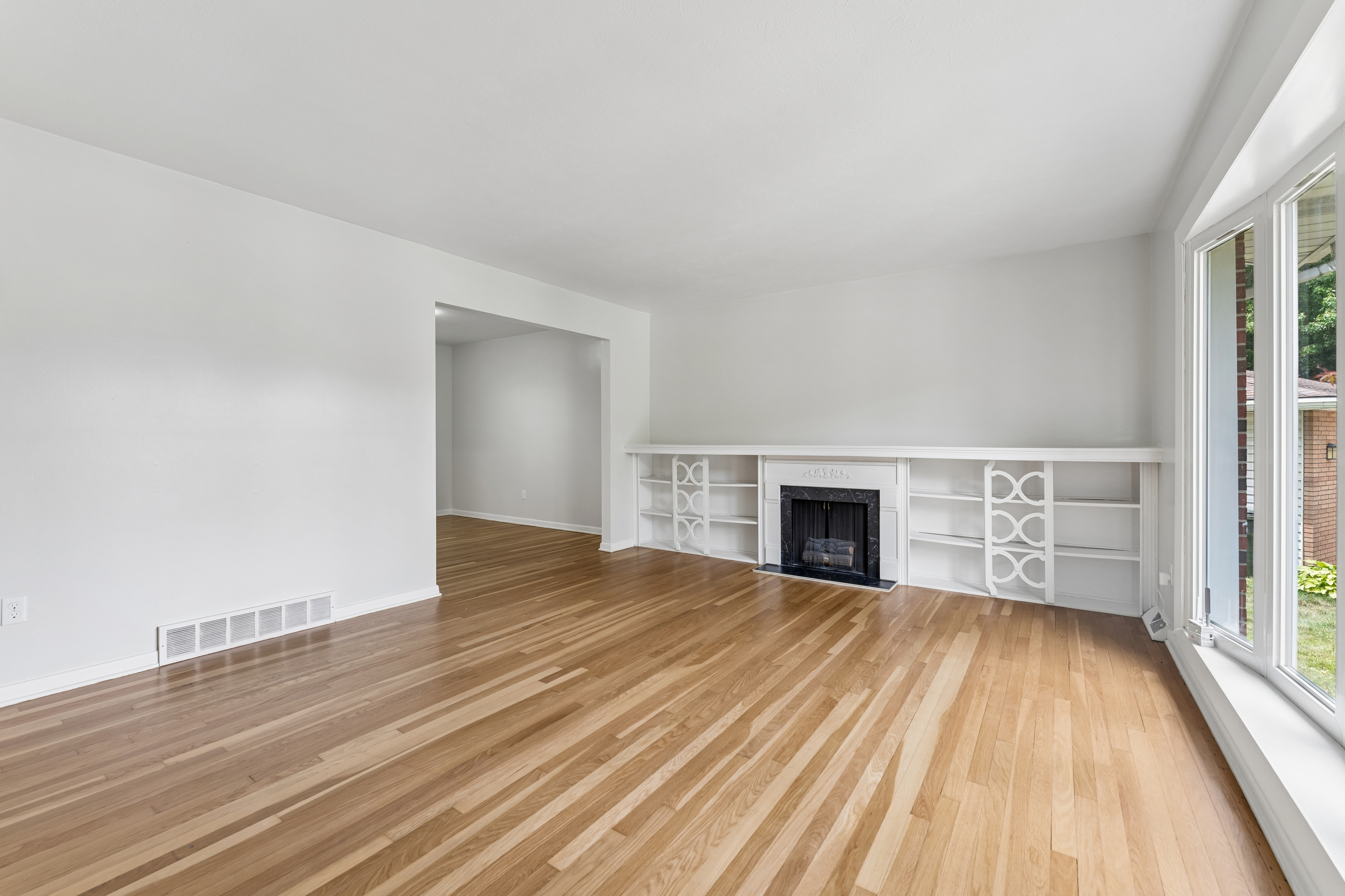 Photo 3 of 52 of 644 Wellfleet Dr, Bay Village, OH
