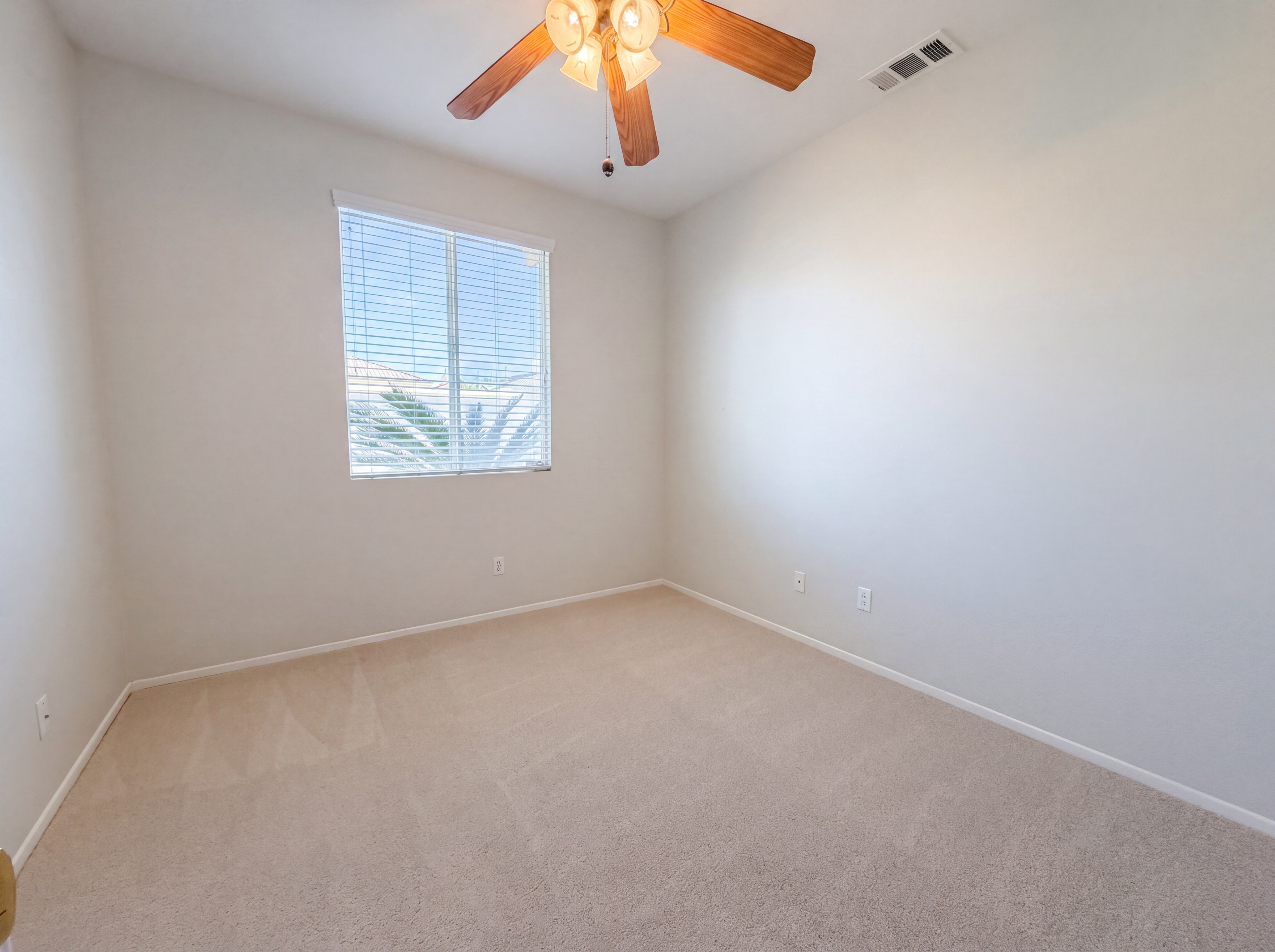 Photo 4 of 19 of 16960 Tack Ln, Moreno Valley, CA