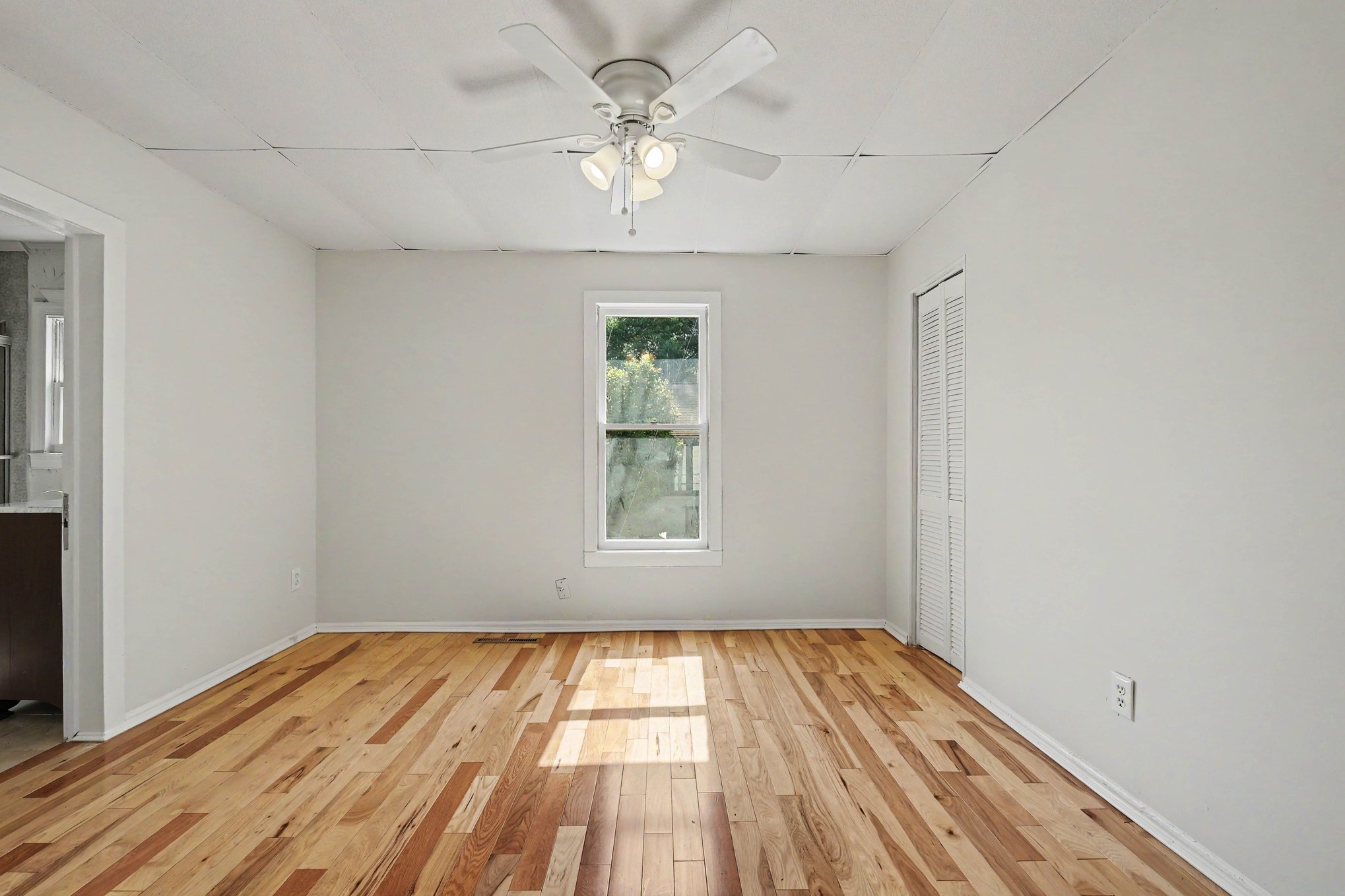 Photo 4 of 38 of 1402 1st Avenue Pl NW, Hickory, NC