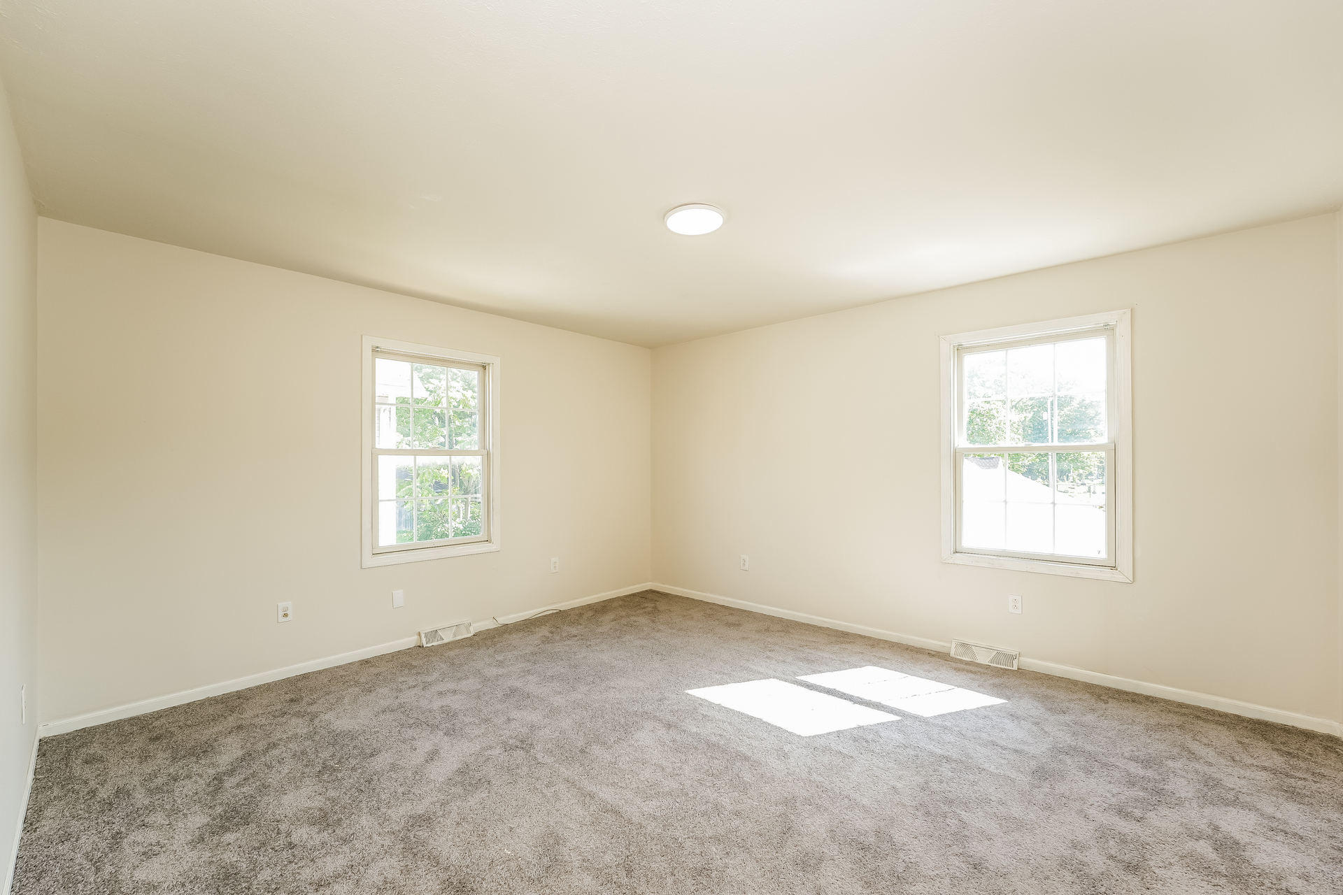 Photo 4 of 21 of 2437 E 64th St, Cleveland, OH