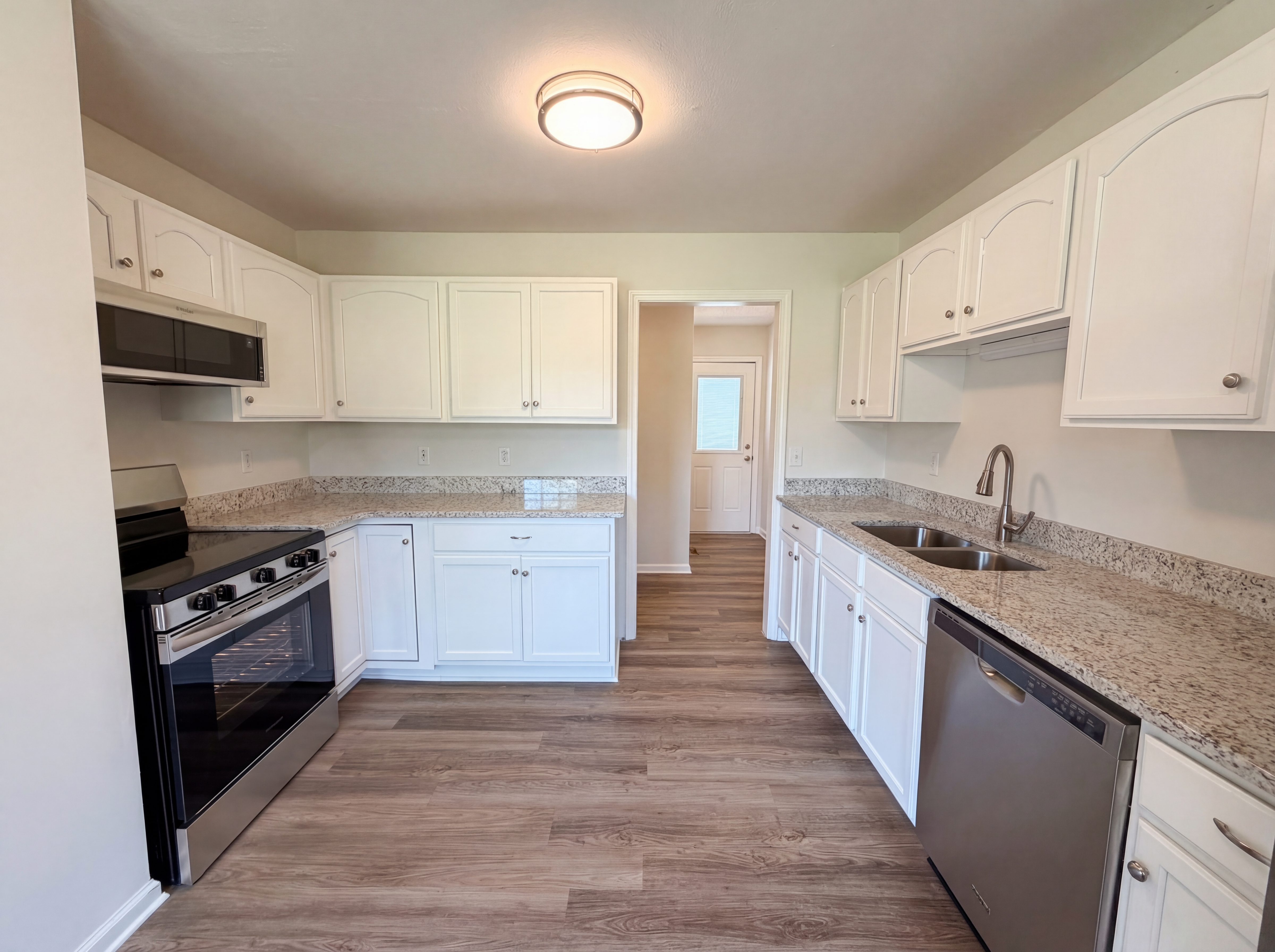 Photo 2 of 23 of 1666 Sparkleberry Dr, Clarksville, TN