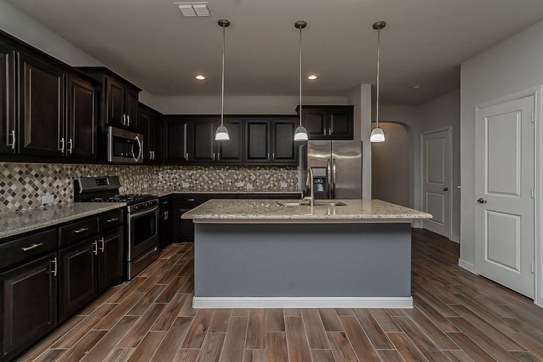 Photo 8 of 20 - 1225 Rebecca Ln, Fort Worth, TX 76131