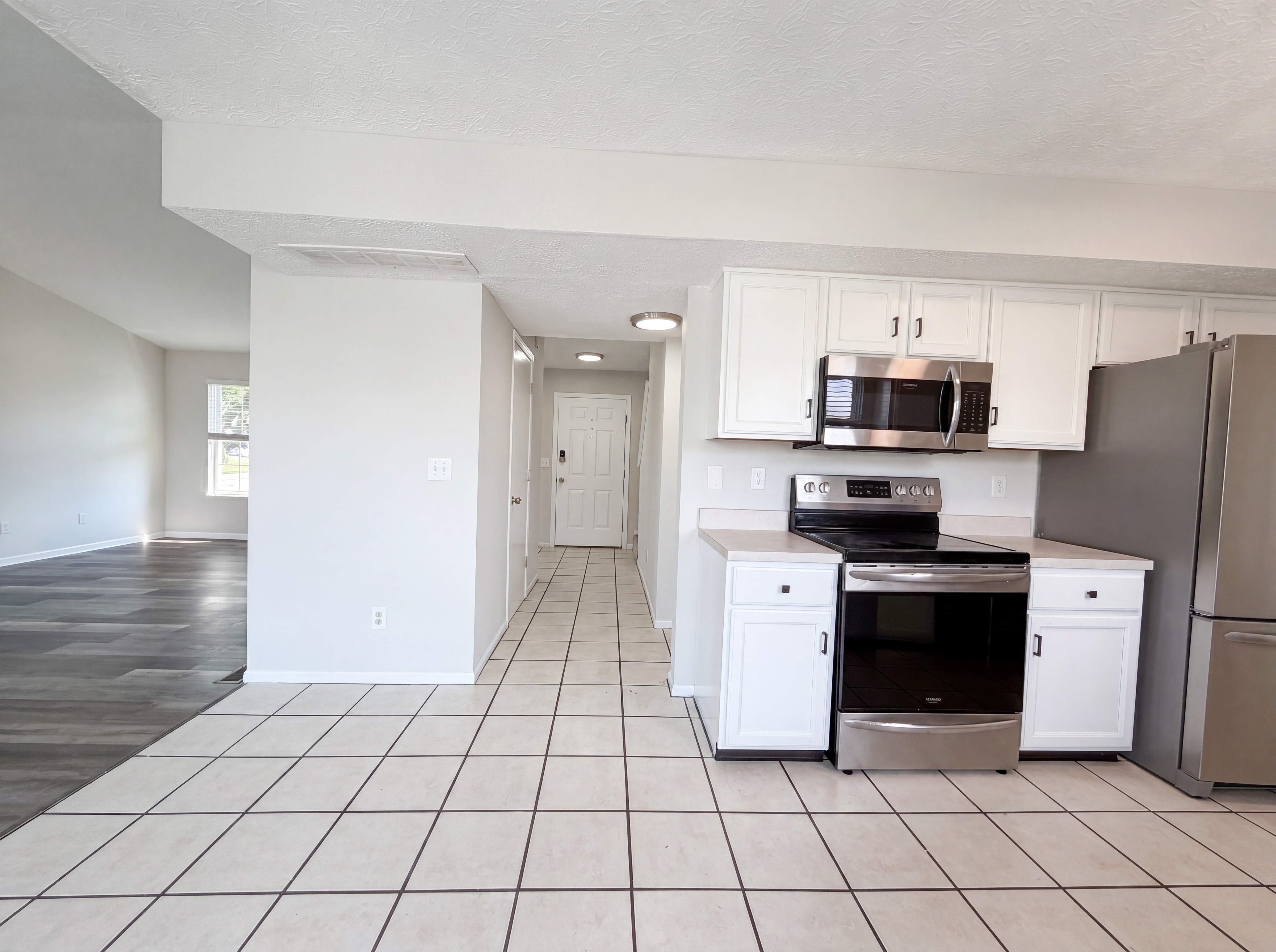 Photo 9 of 25 of 7296 Candlestone Dr, Reynoldsburg, OH