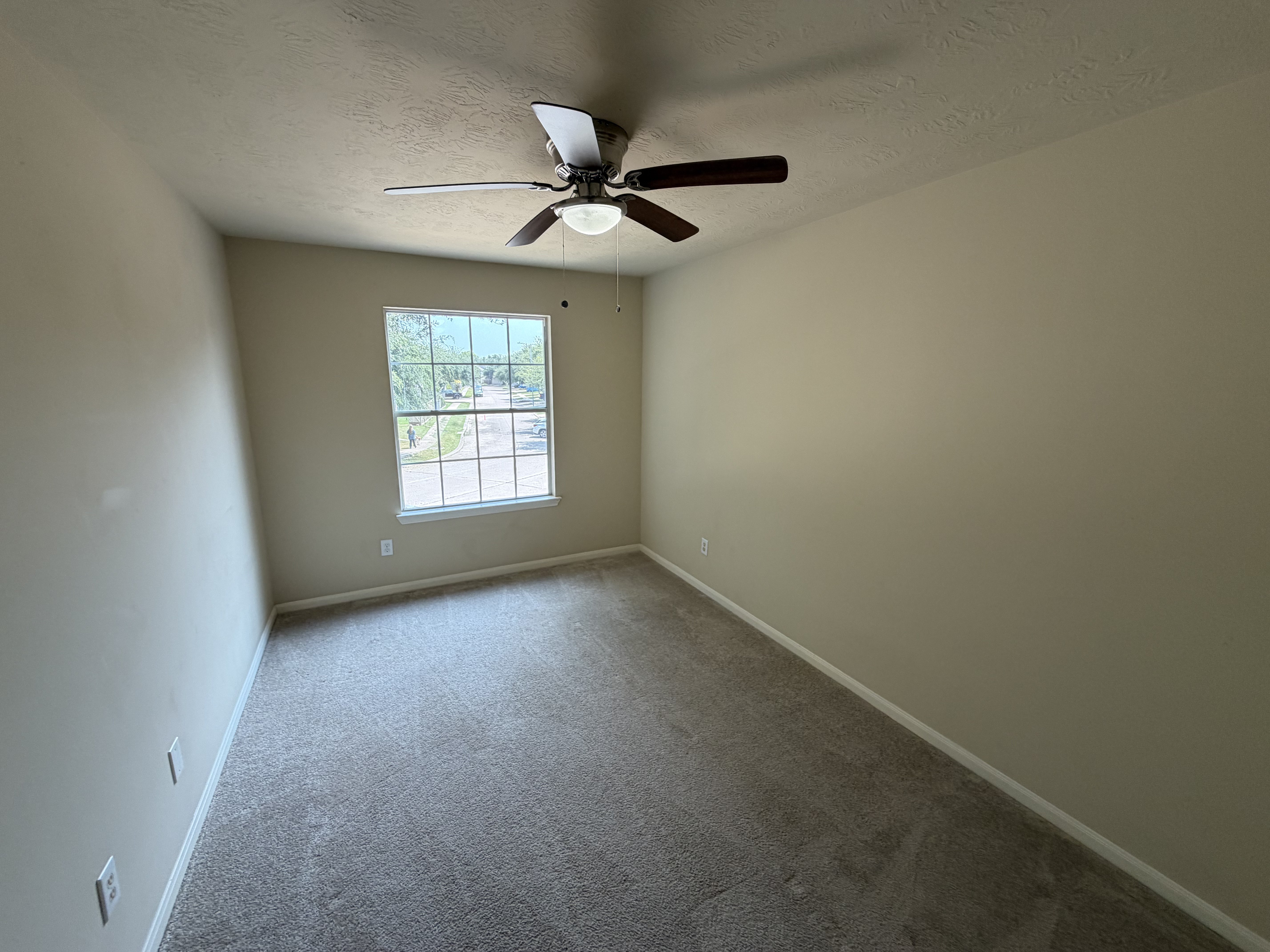 Photo 13 of 28 of 10250 Rolleston Ln, Houston, TX