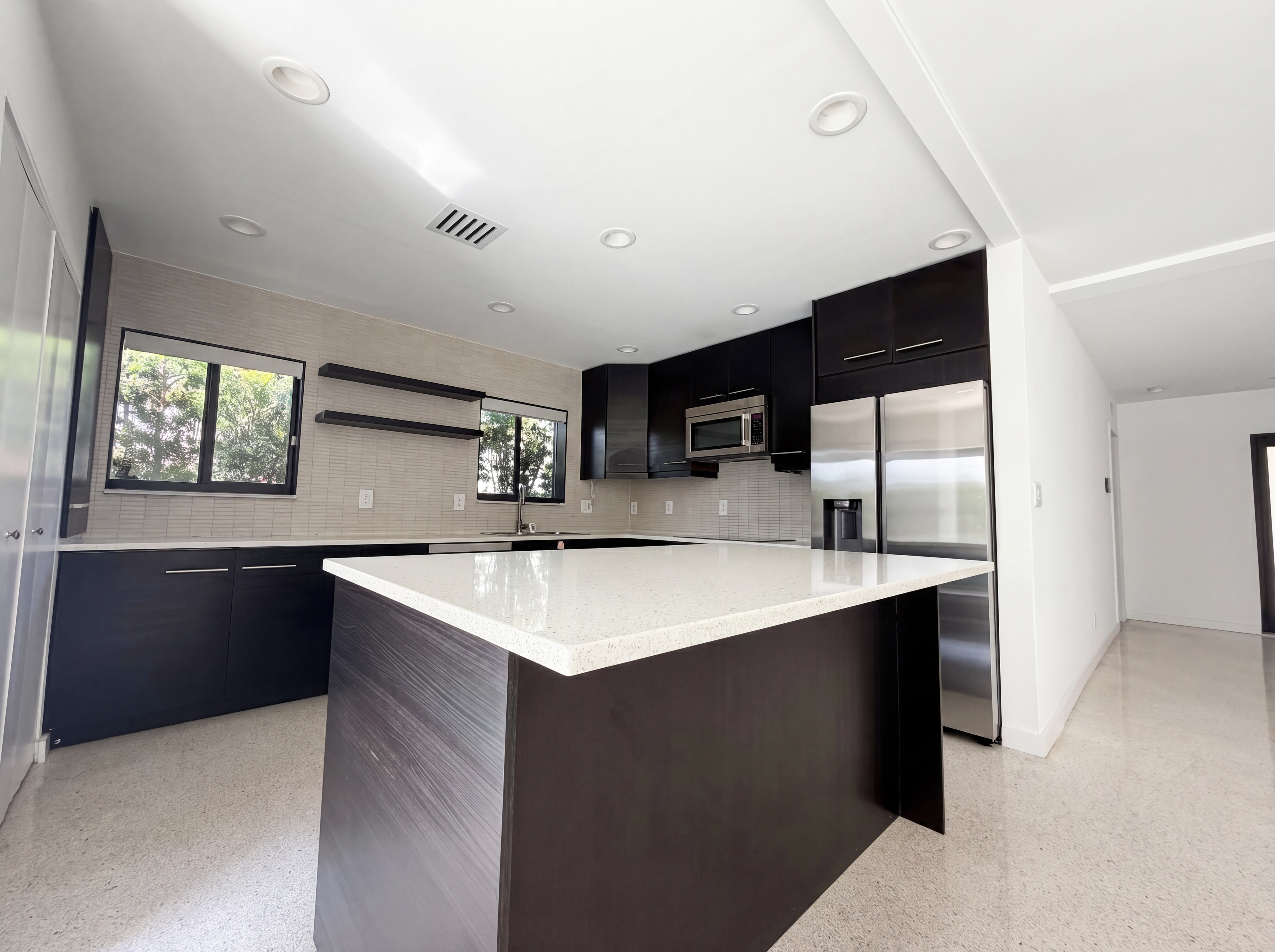 Photo 6 of 17 of 1717 NE 20th Ave, Fort Lauderdale, FL