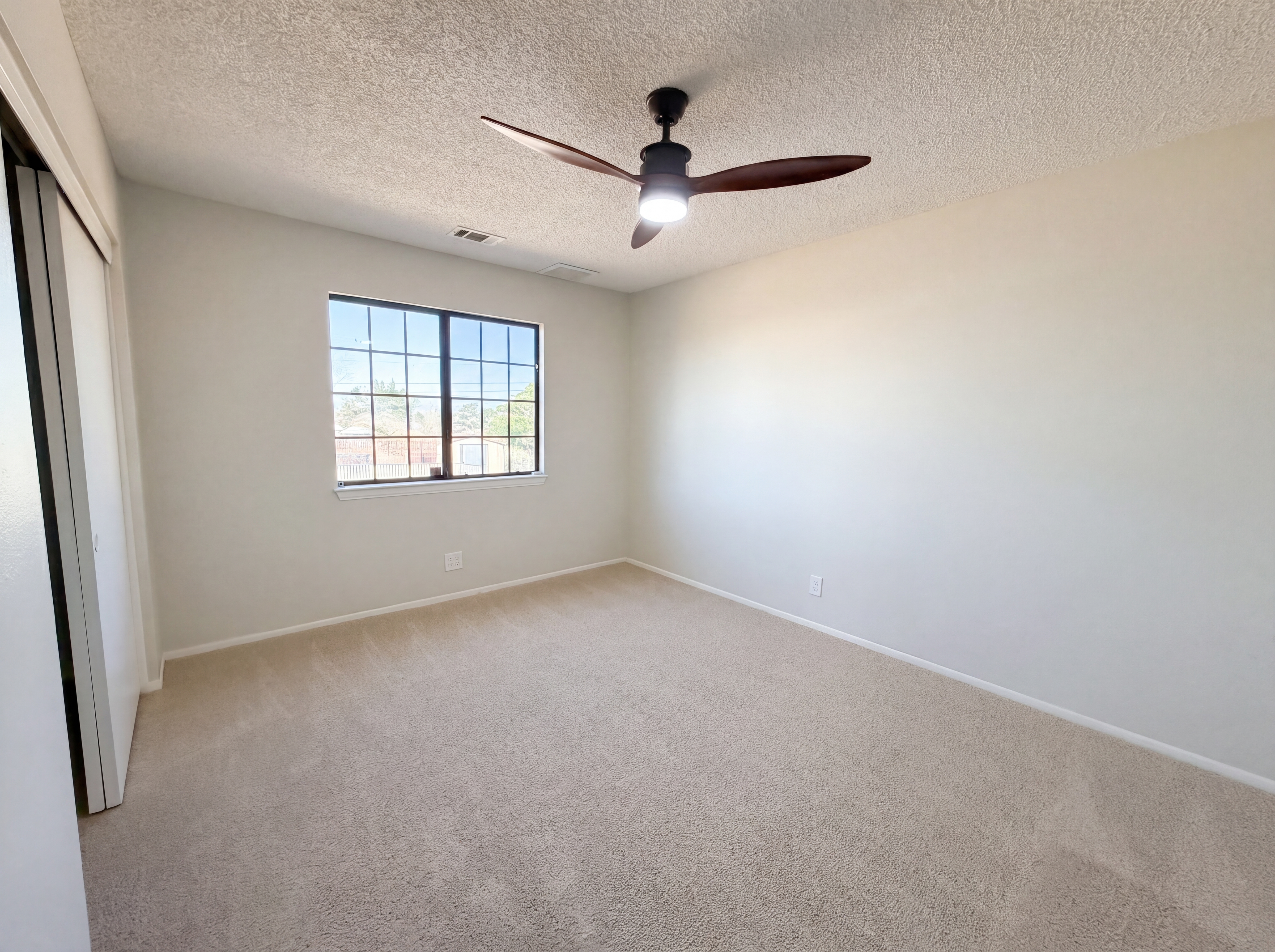 Photo 14 of 29 of 15852 Mandan Rd, Apple Valley, CA