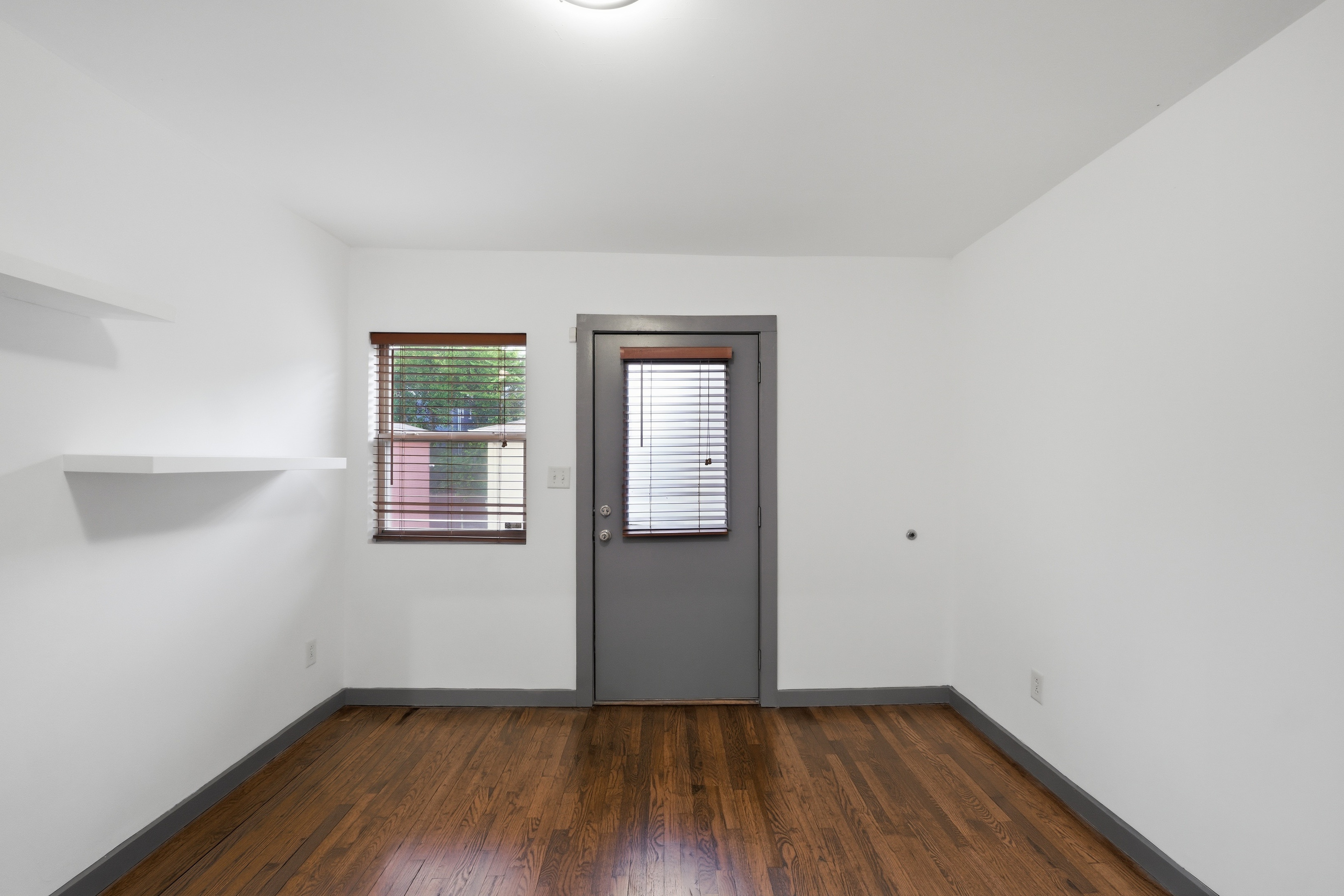 Photo 3 of 17 of 561 Formwalt St SW, Atlanta, GA