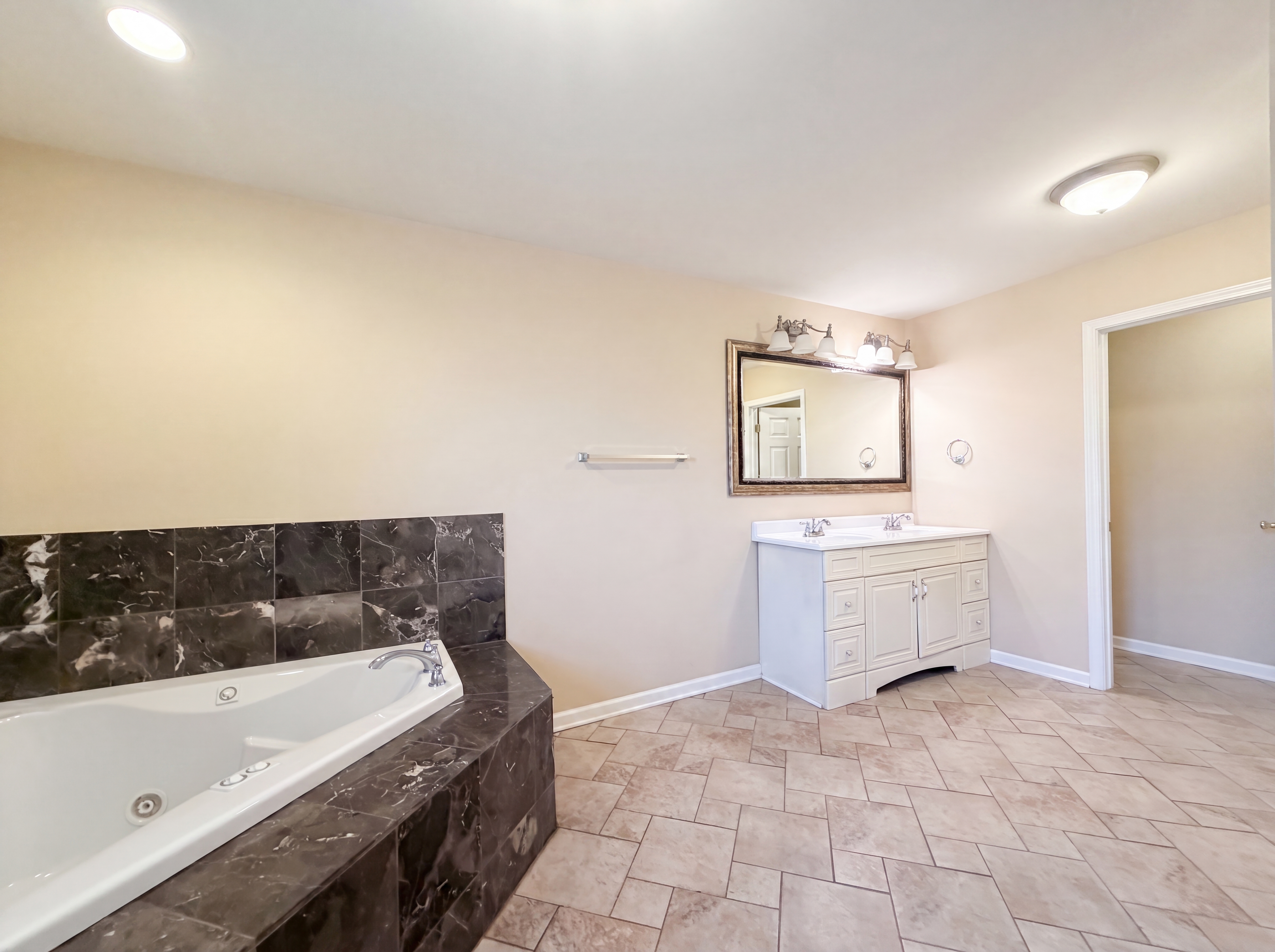 Photo 14 of 21 of 1580 W Cloaninger Ave, Statesville, NC