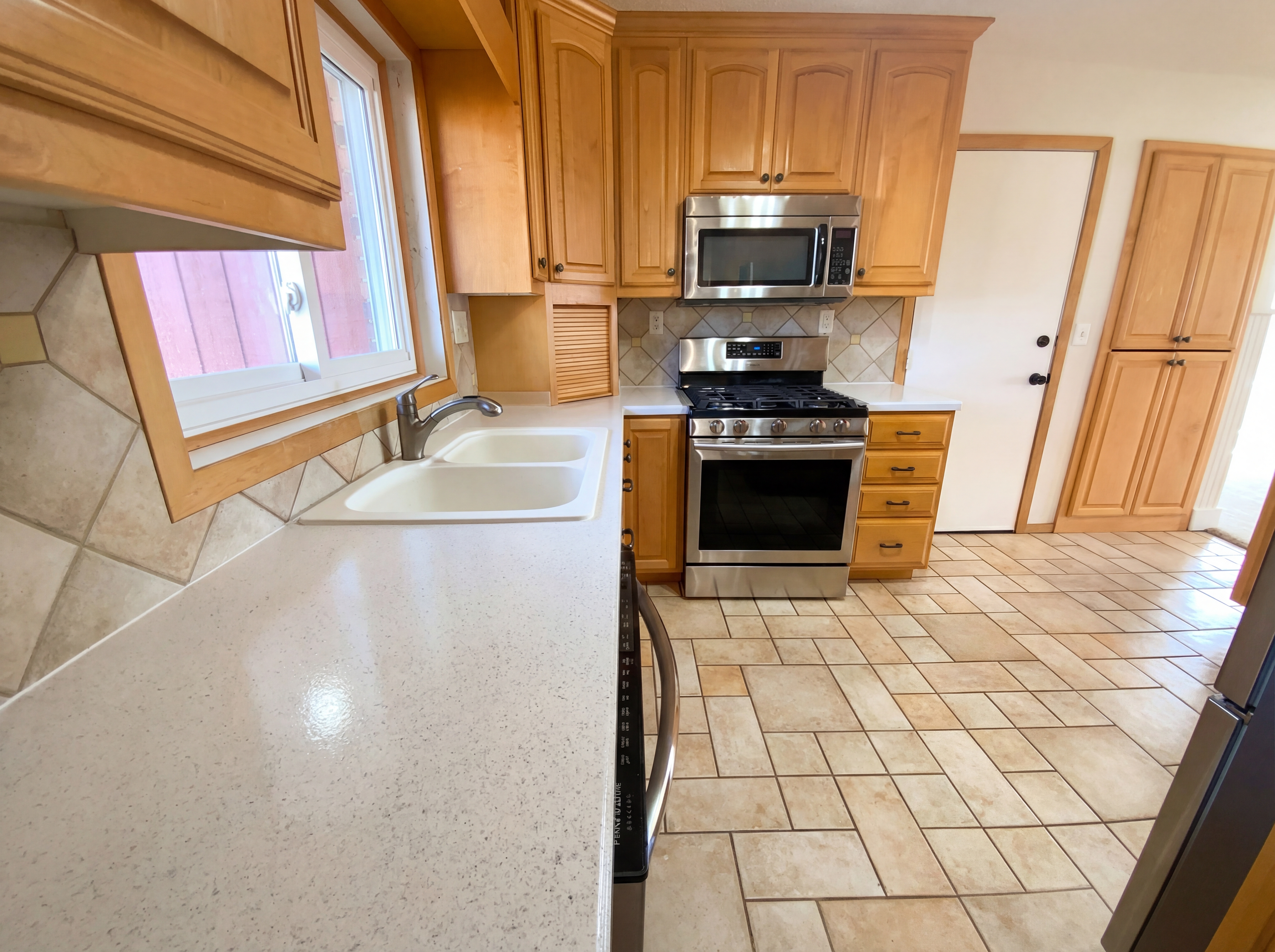 Photo 6 of 18 of 510 24th St SW, Rochester, MN