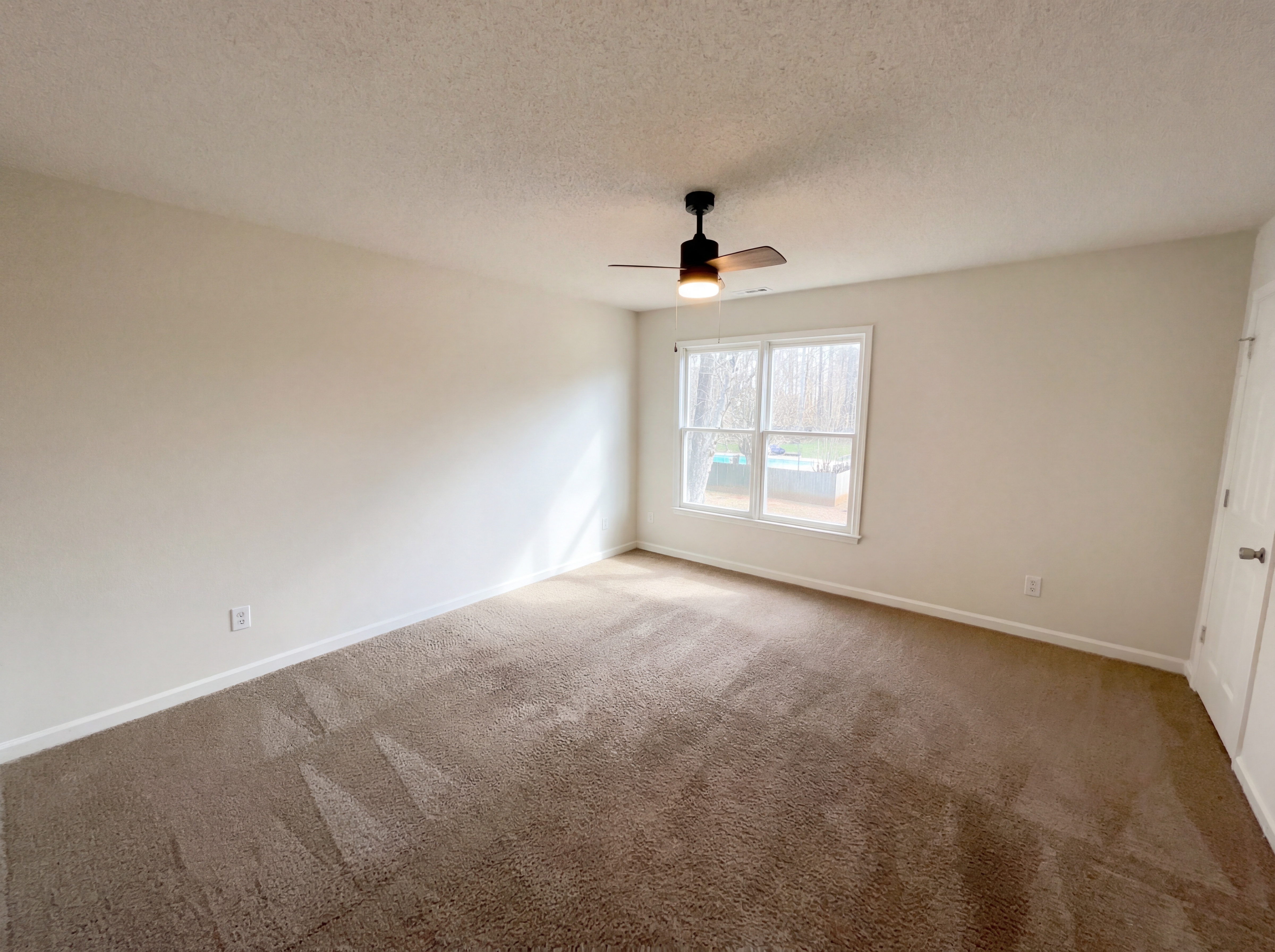 Photo 16 of 28 of 1012 Crown Corners Dr, McDonough, GA