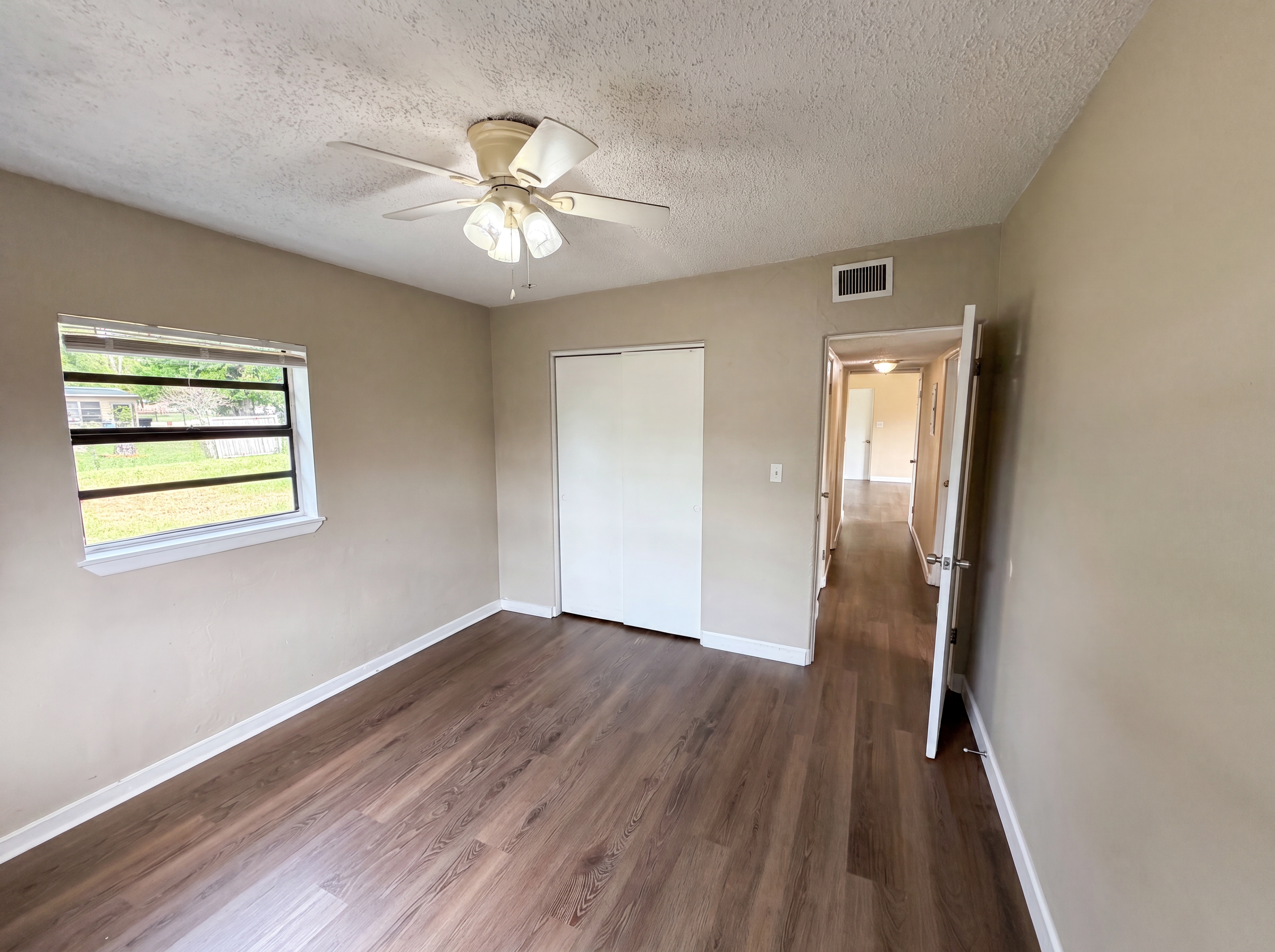 Photo 19 of 25 of 702 S Solandra Dr, Orlando, FL