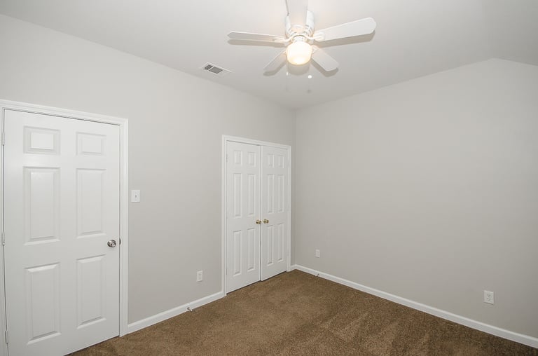 Photo 13 of 20 - 5620 High Creek Dr, Dallas, TX 75249
