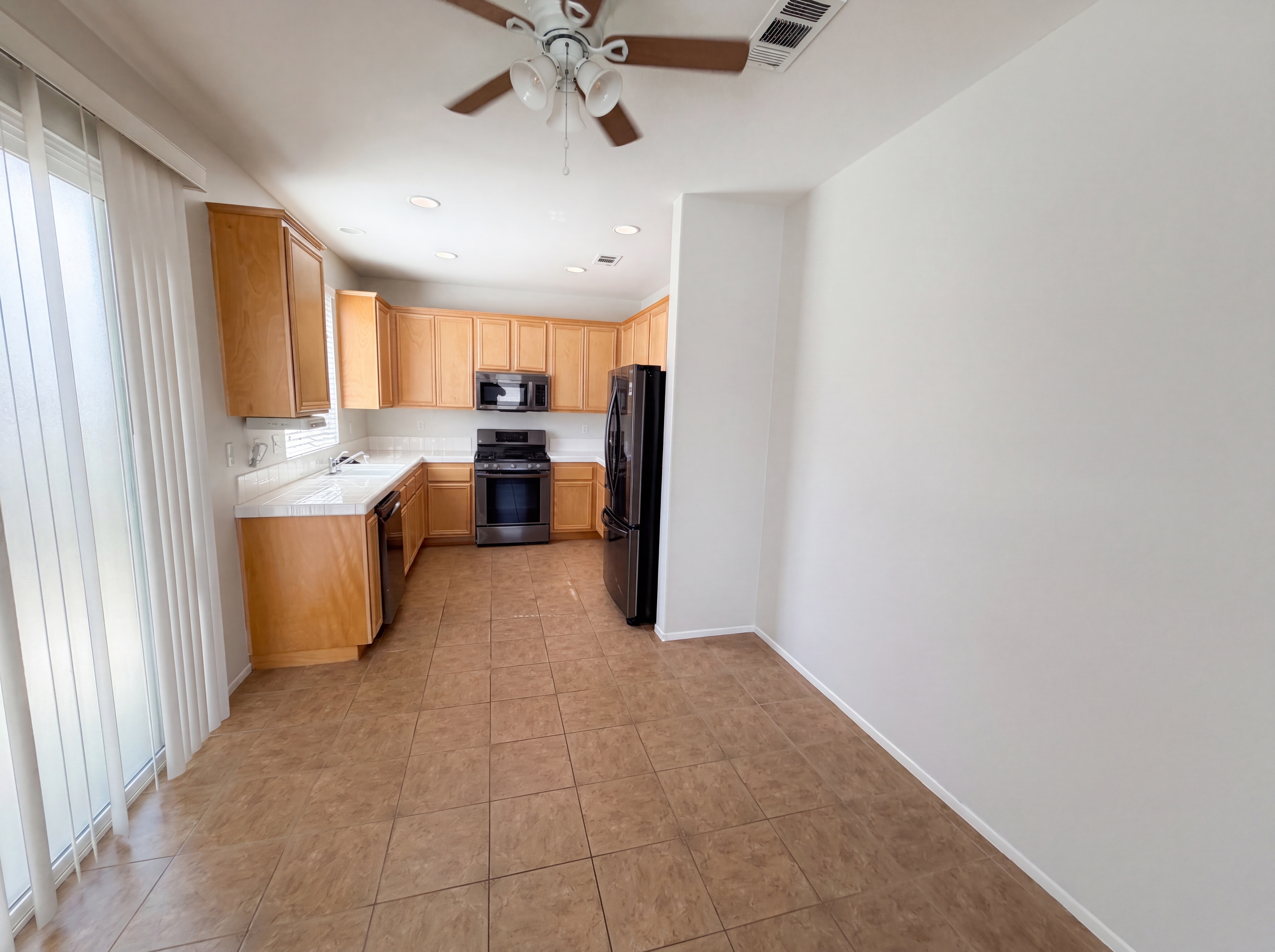 Photo 6 of 19 of 16960 Tack Ln, Moreno Valley, CA