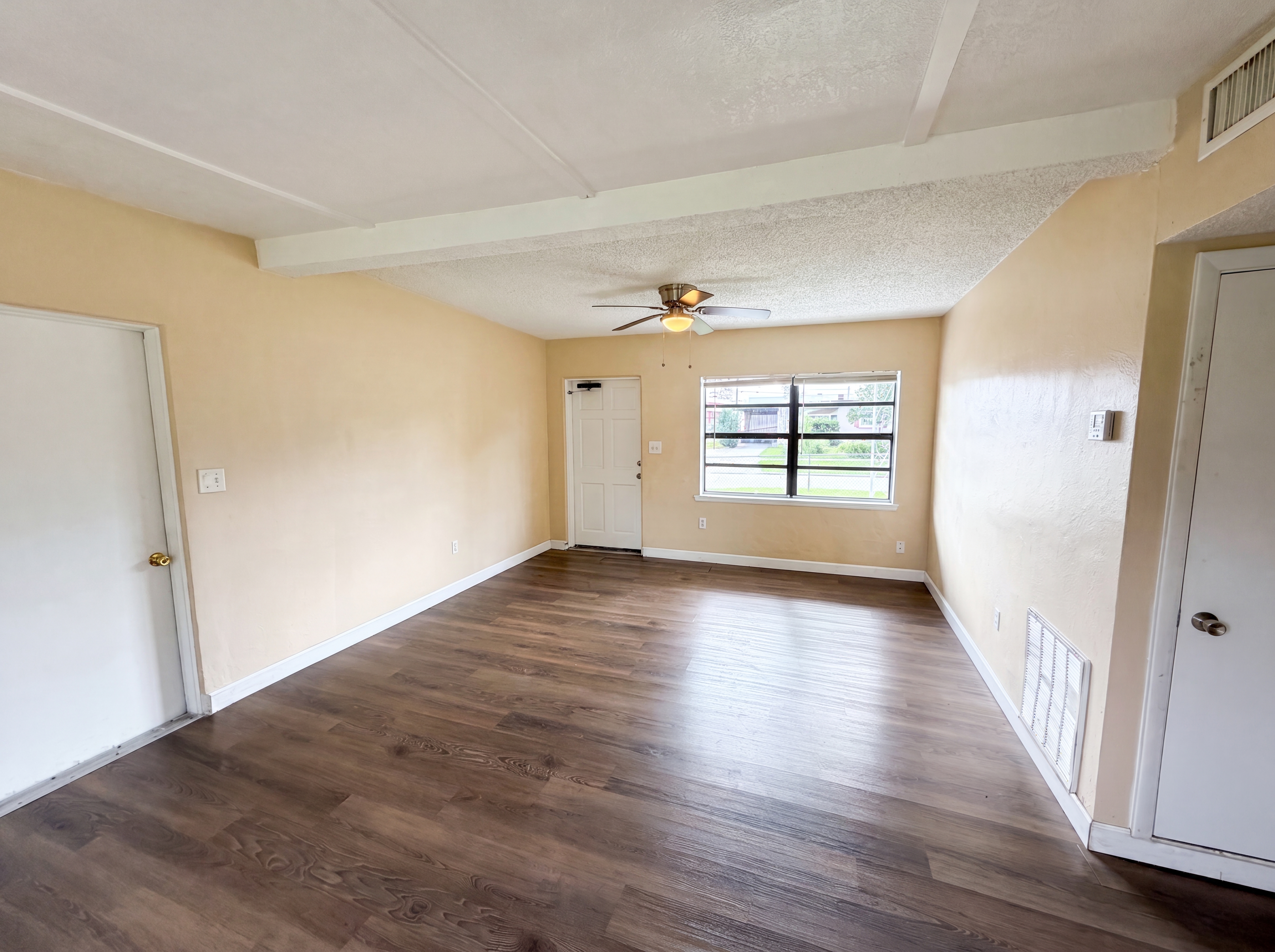 Photo 12 of 25 of 702 S Solandra Dr, Orlando, FL