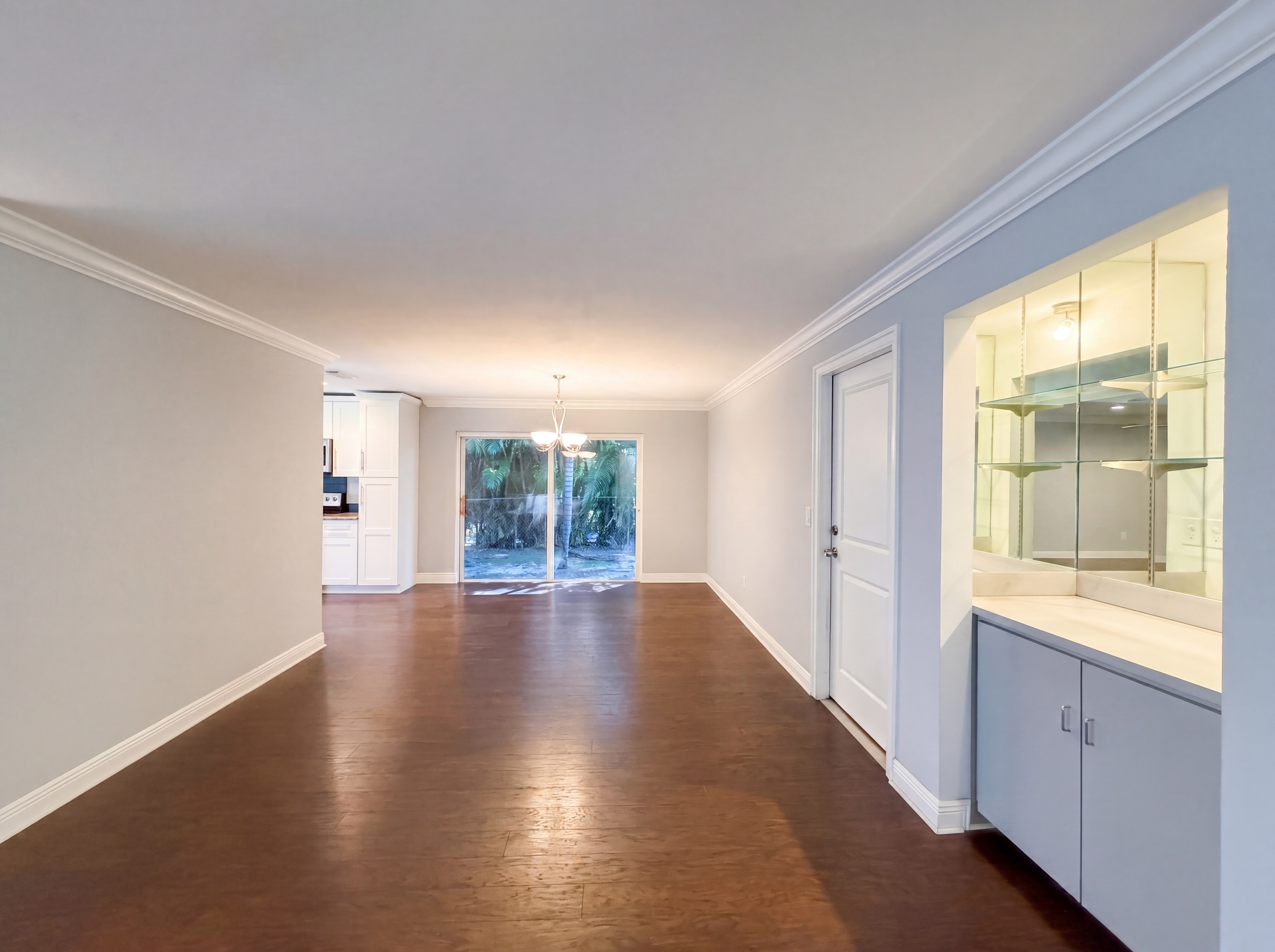 Photo 9 of 33 of 5644 Eichen Cir W, Fort Myers, FL