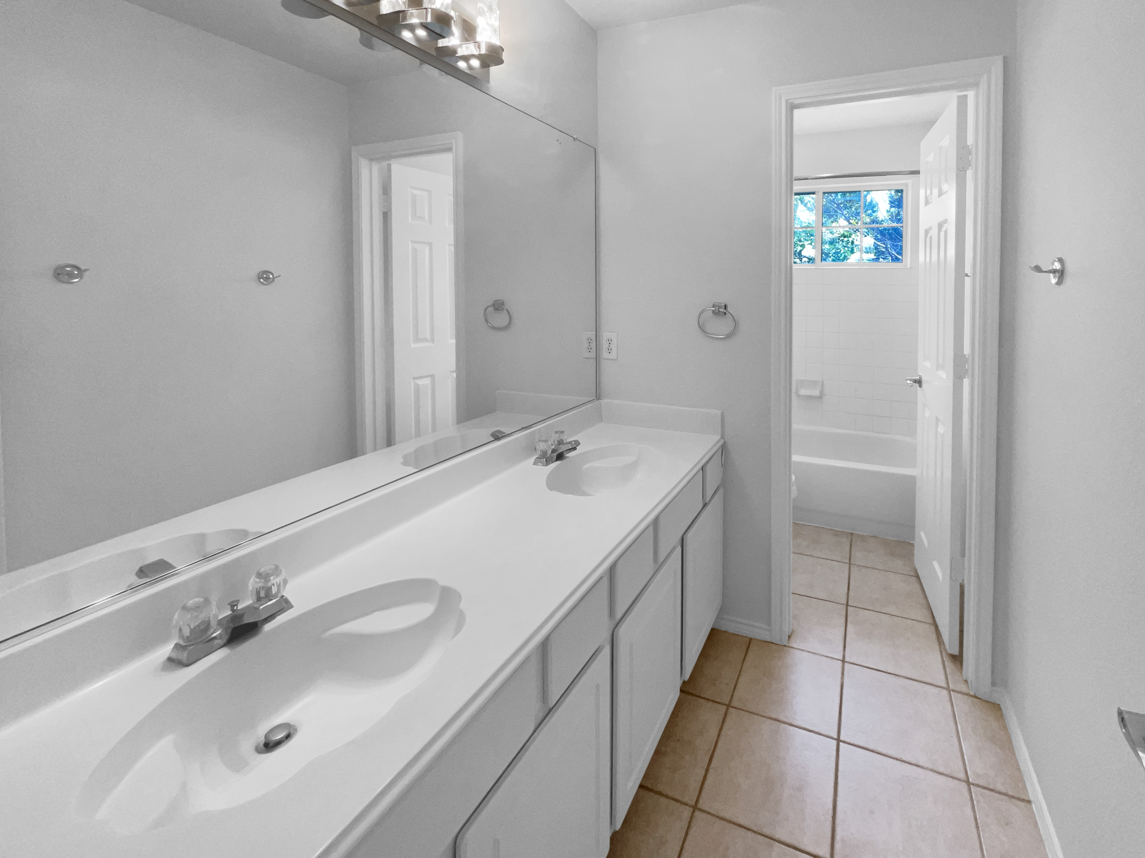Photo 10 of 27 of 321 Beacon Hill Dr, Allen, TX