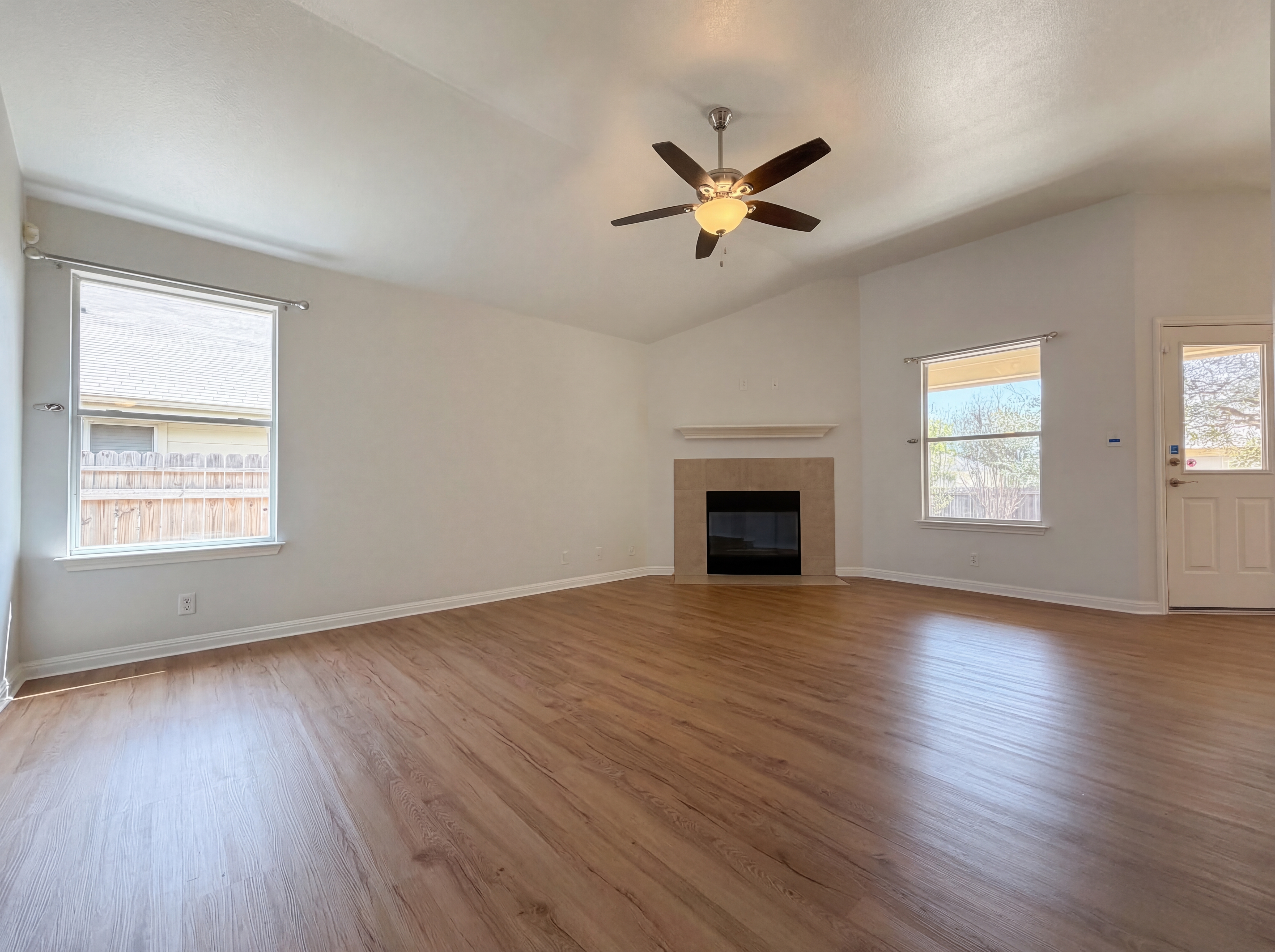 Photo 3 of 17 of 3945 Whisper Fld, Schertz, TX
