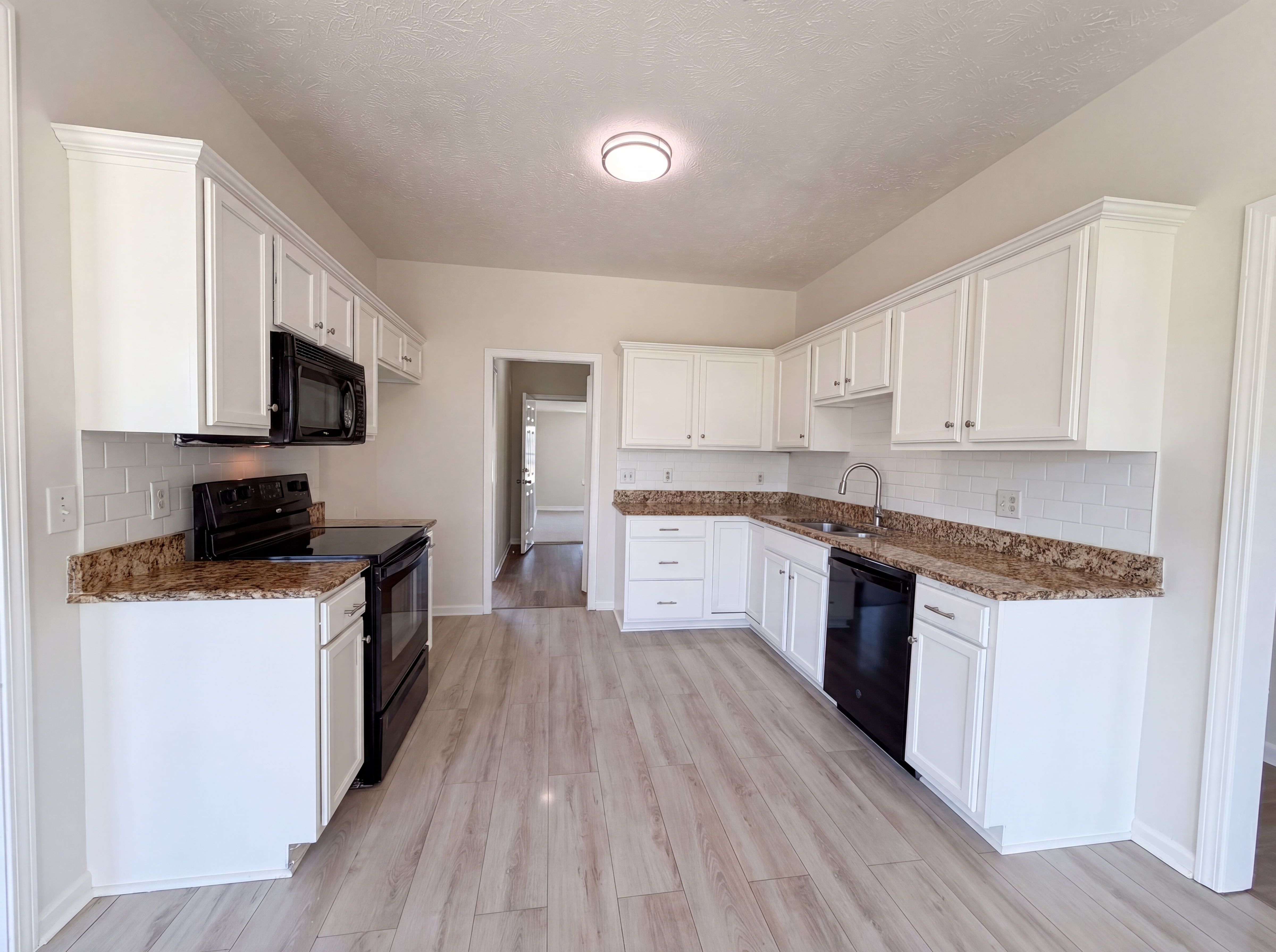 Photo 2 of 24 of 425 Long Creek Dr, Christiana, TN