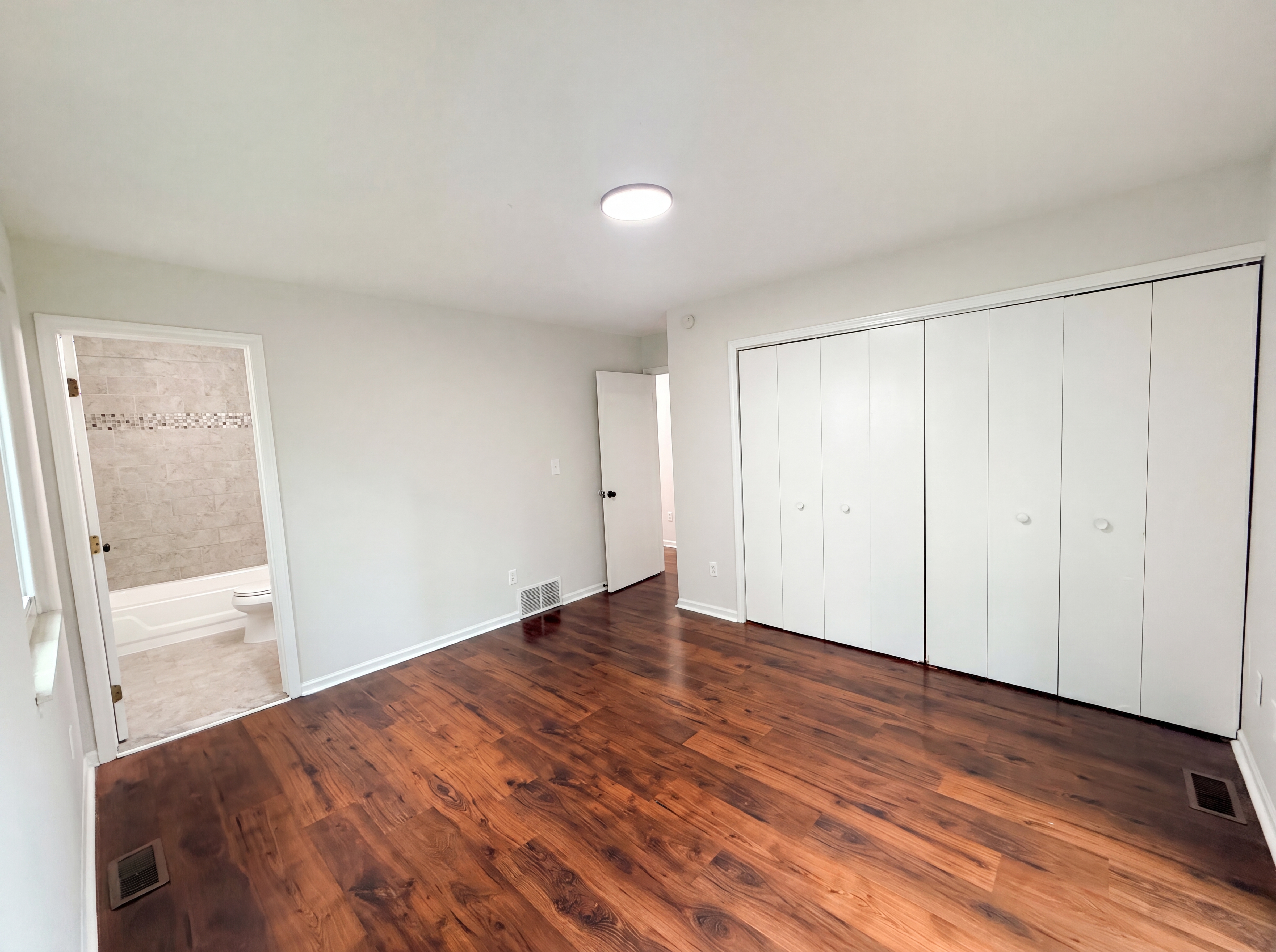 Photo 8 of 19 of 33522 Fernwood St, Westland, MI
