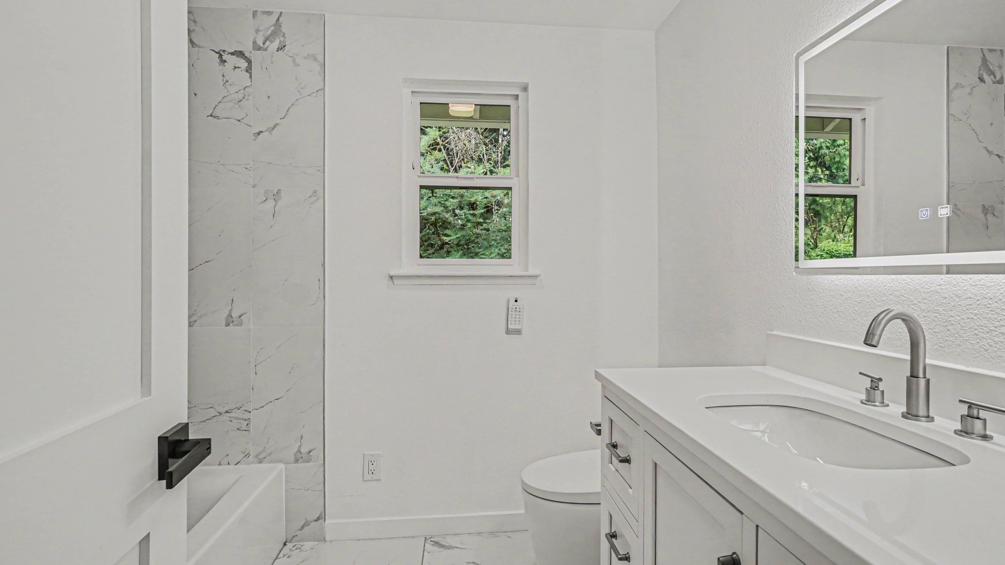 Photo 14 of 19 of 9605 NE 132nd St, Kirkland, WA