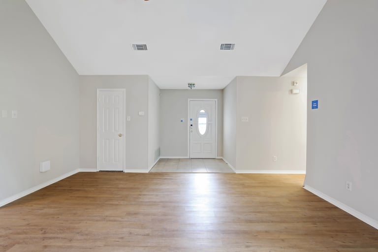 Photo 6 of 25 - 6204 Avanti Dr, Arlington, TX 76001