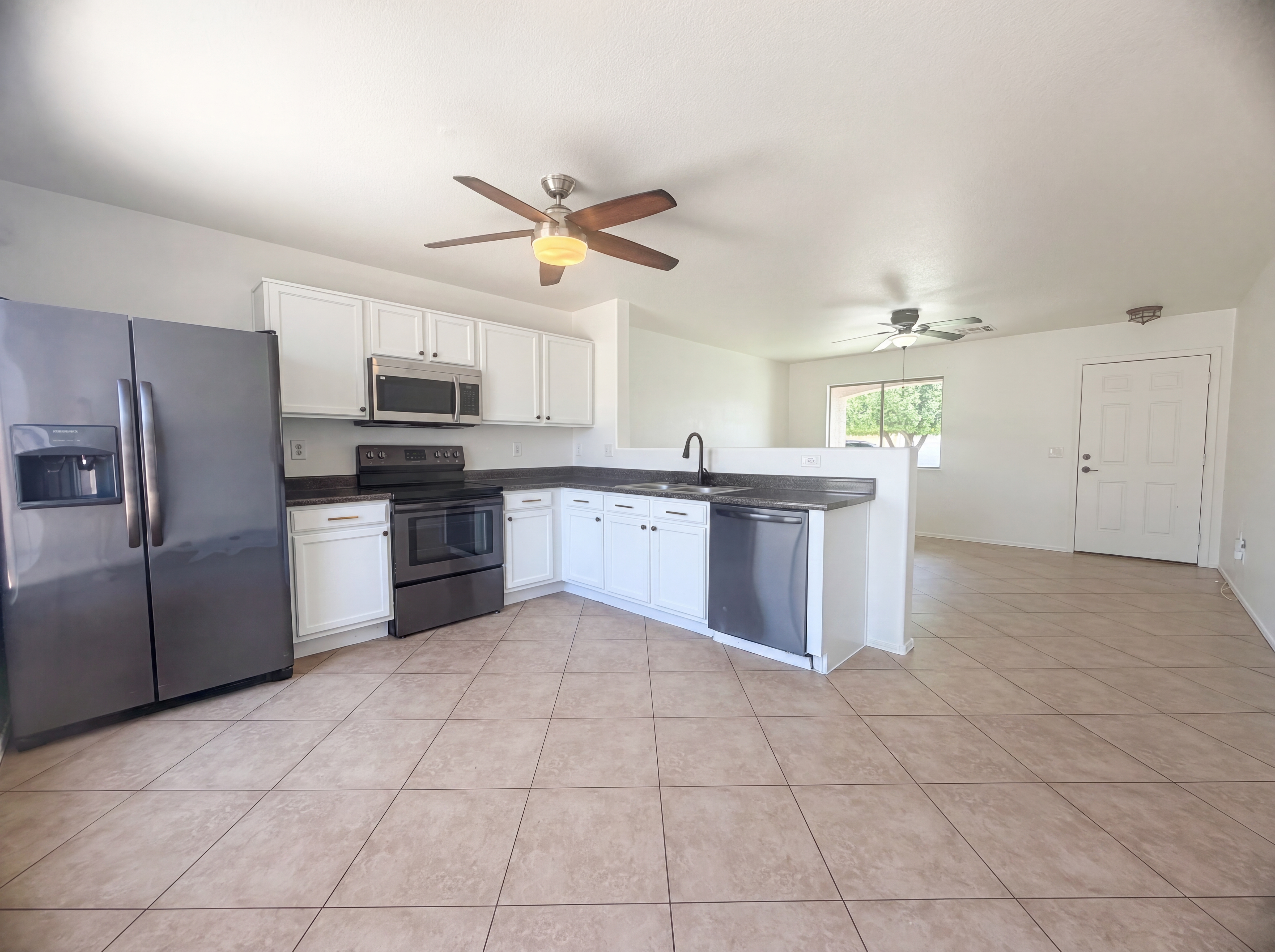 Photo 9 of 17 of 902 E Desert Moon Trl, San Tan Valley, AZ
