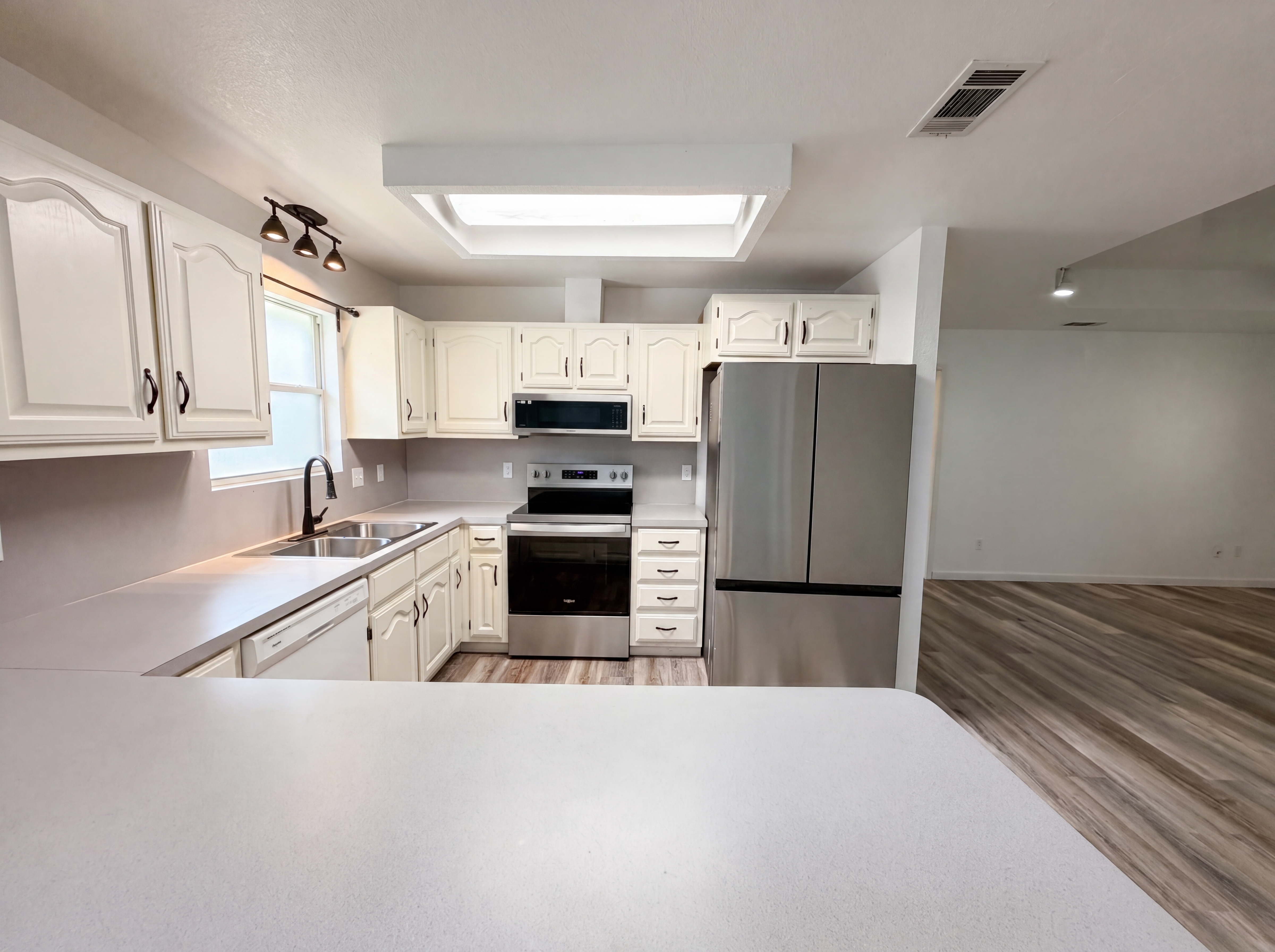 Photo 6 of 16 of 410 Cole Ave, Temple, TX
