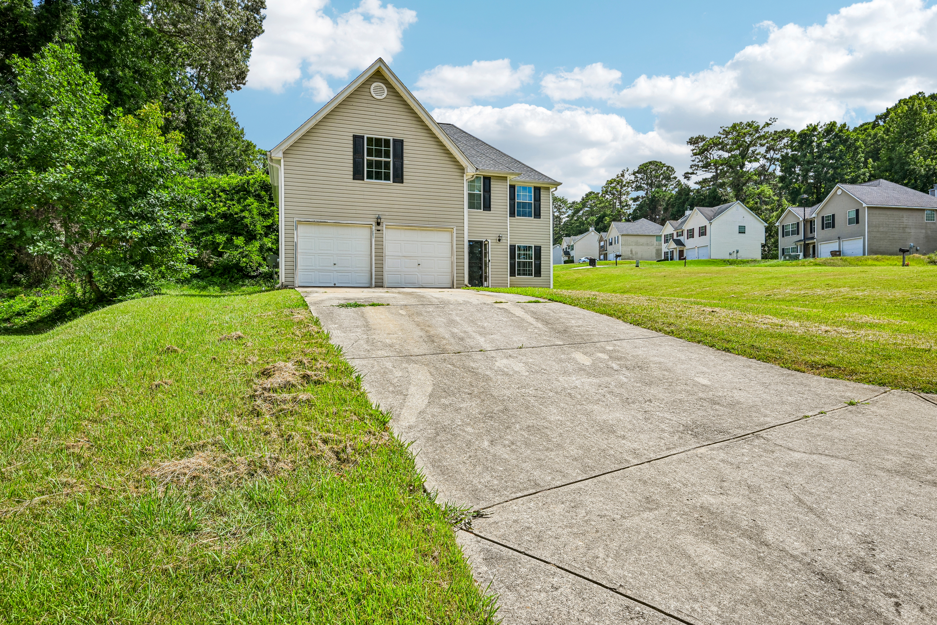Photo 10 of 44 of 2083 Dylan Ct, Ellenwood, GA