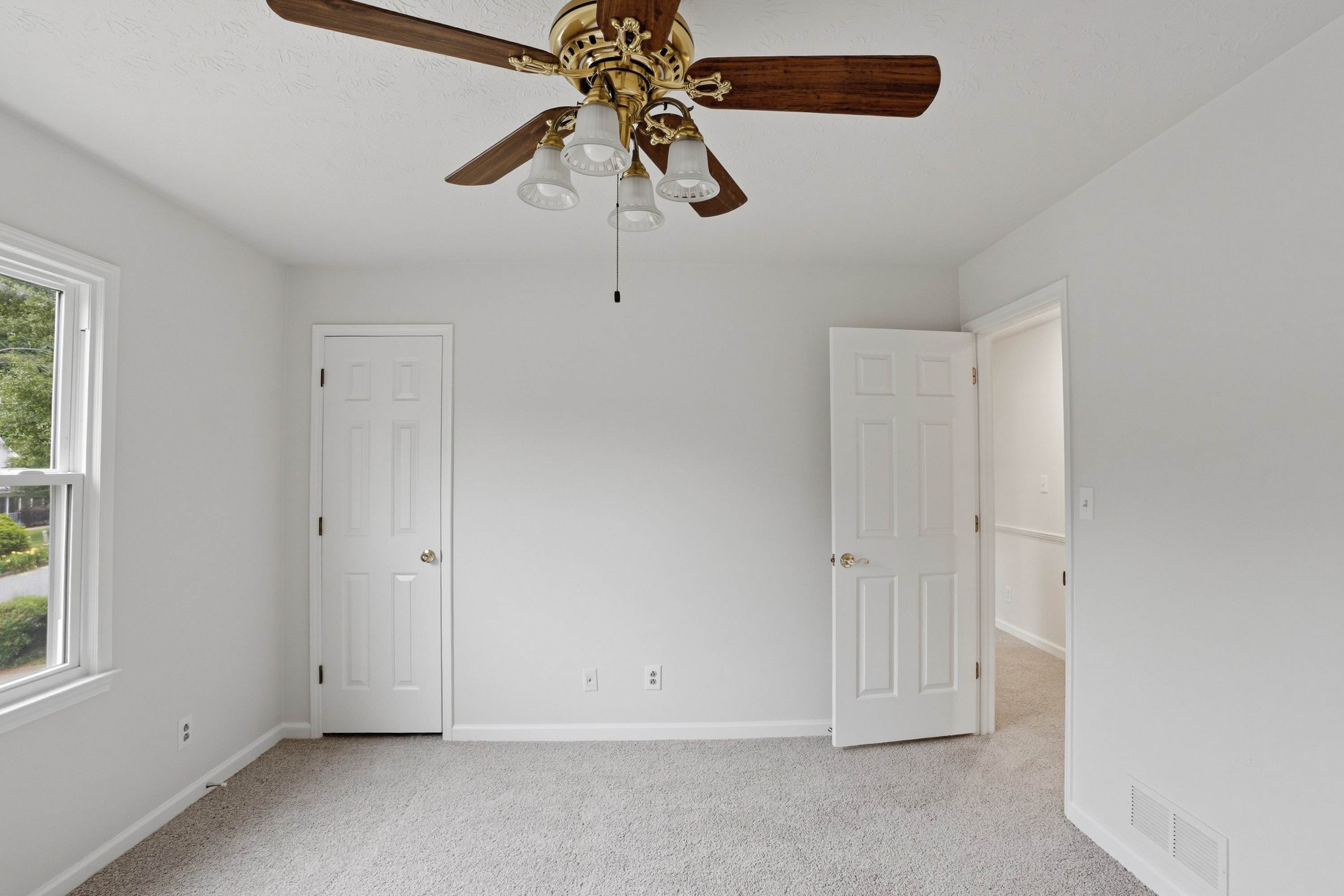 Photo 13 of 37 of 3839 Cotswold Dr , Lilburn, GA
