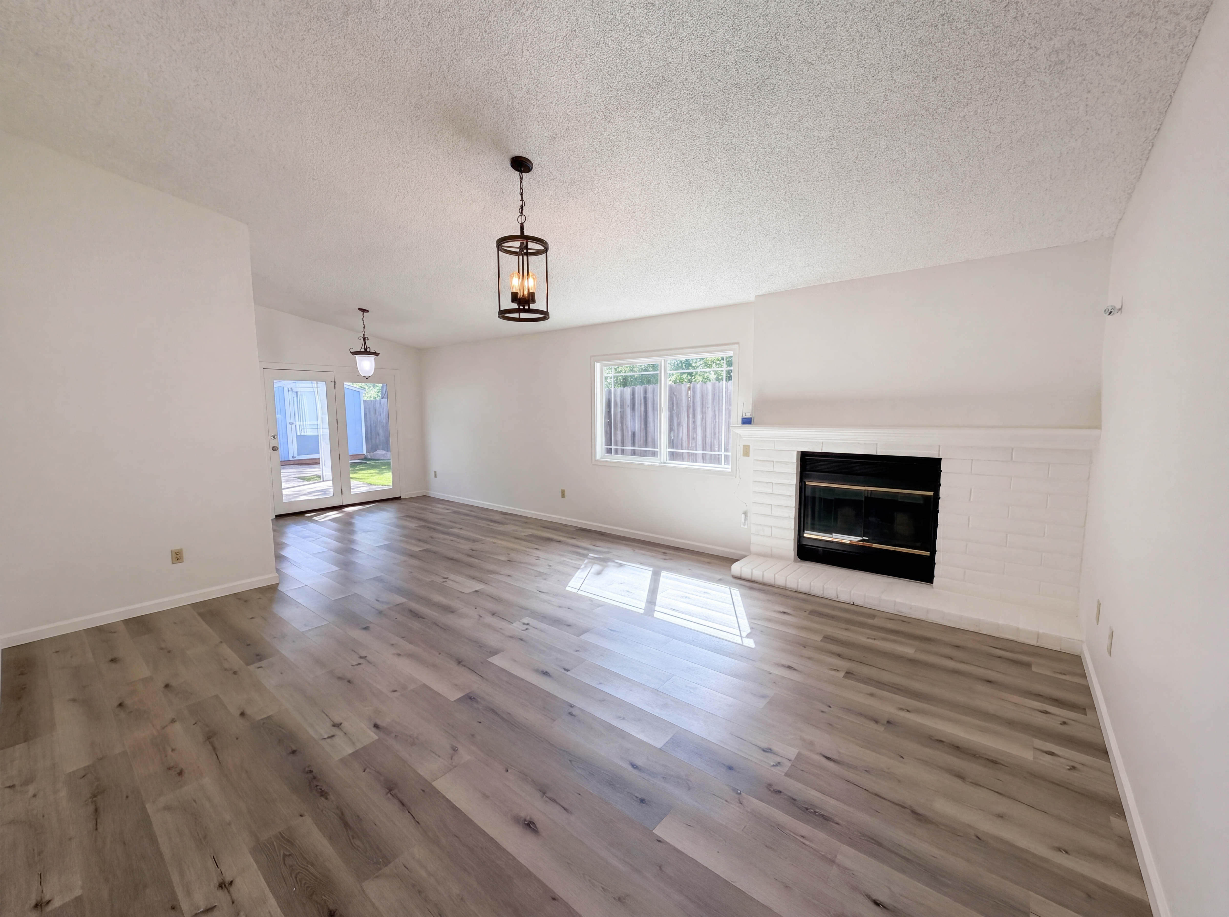Photo 3 of 27 of 5901 Small Hill Ct, Citrus Heights, CA