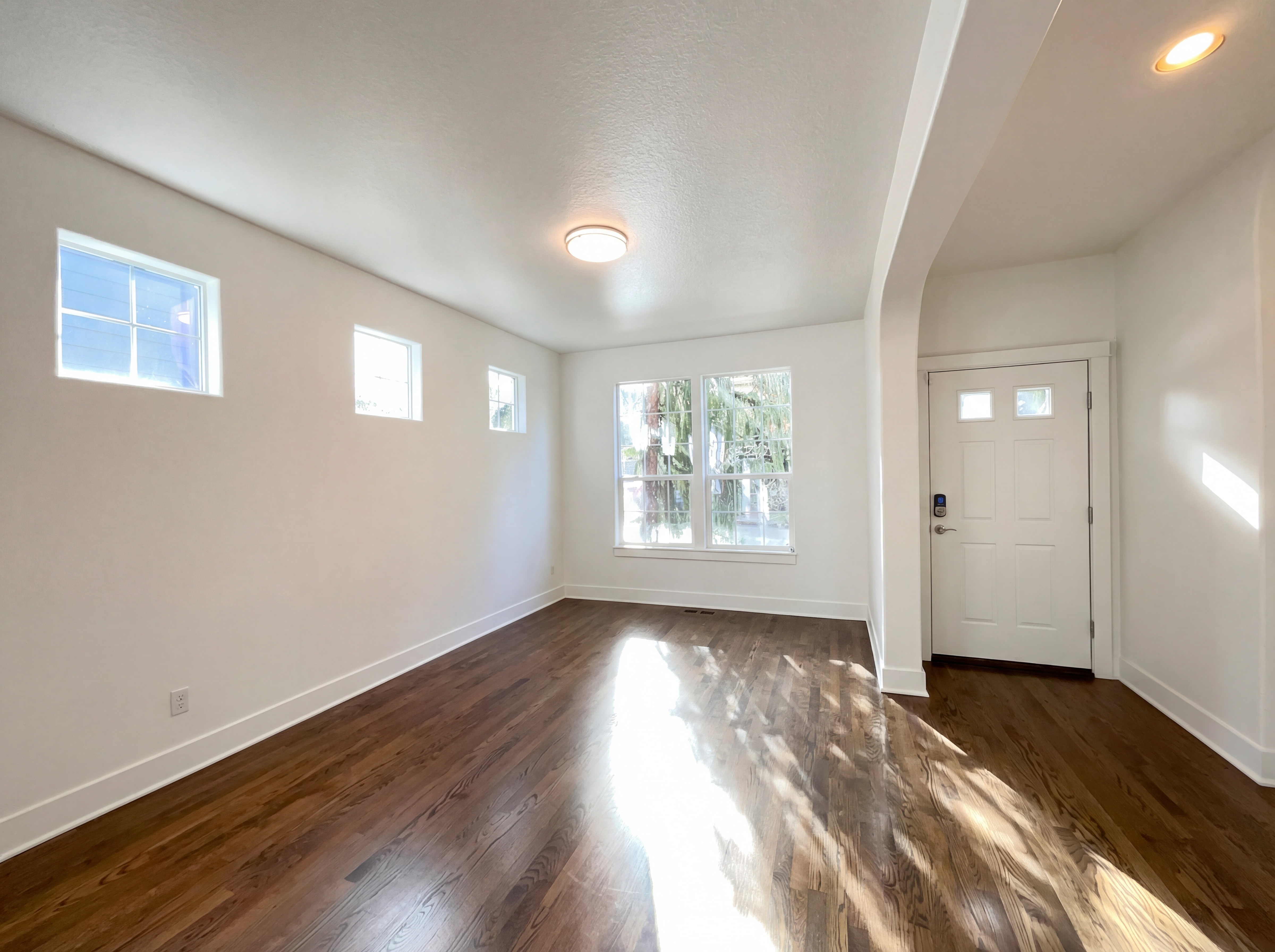 Photo 8 of 35 of 10989 SW Oneida St, Tualatin, OR