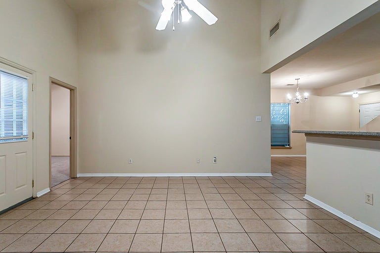 Photo 9 of 21 - 6321 Benavides Dr, Dallas, TX 75217