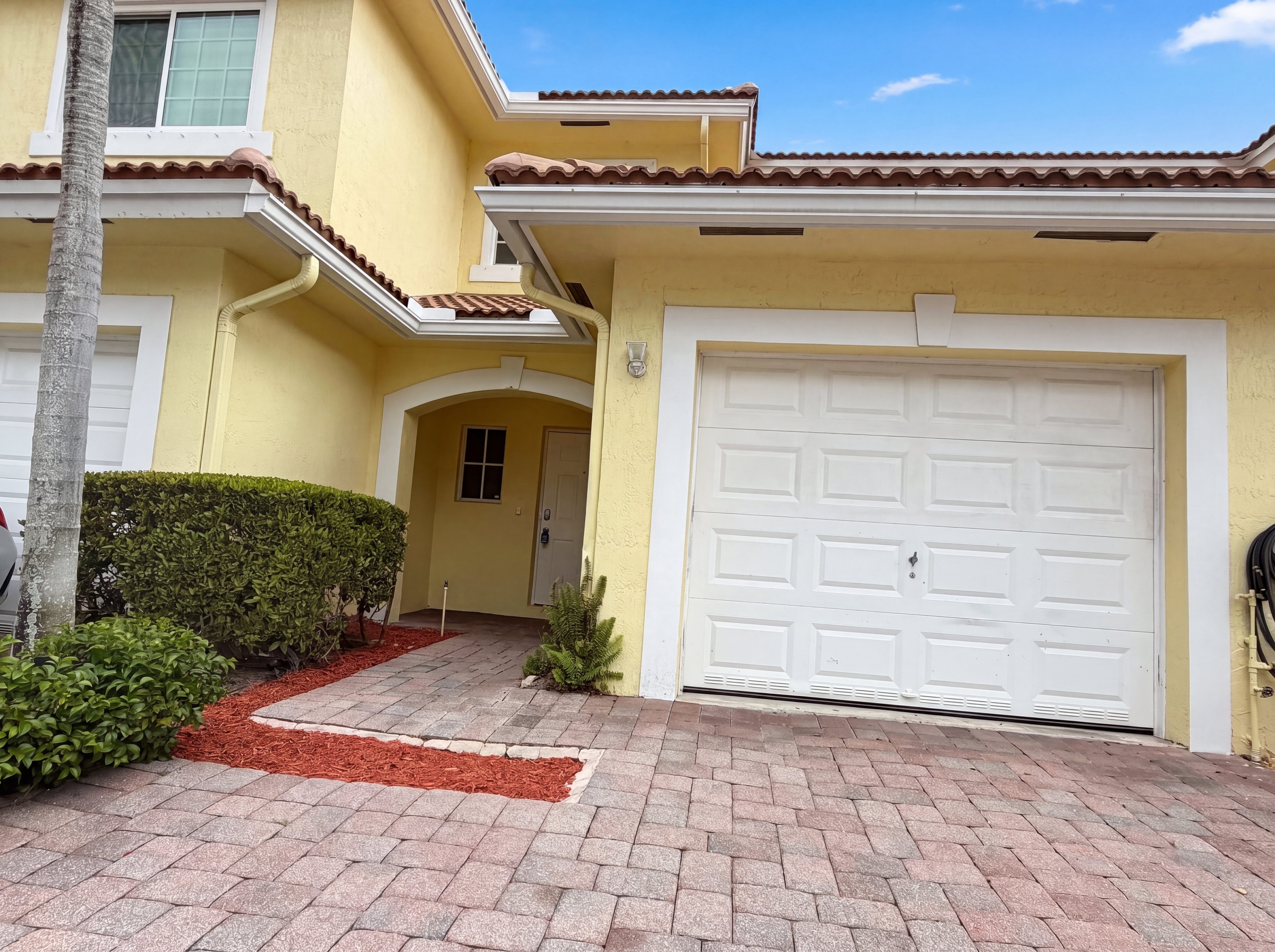 Photo 19 of 22 of 917 Imperial Lake Rd, West Palm Beach, FL