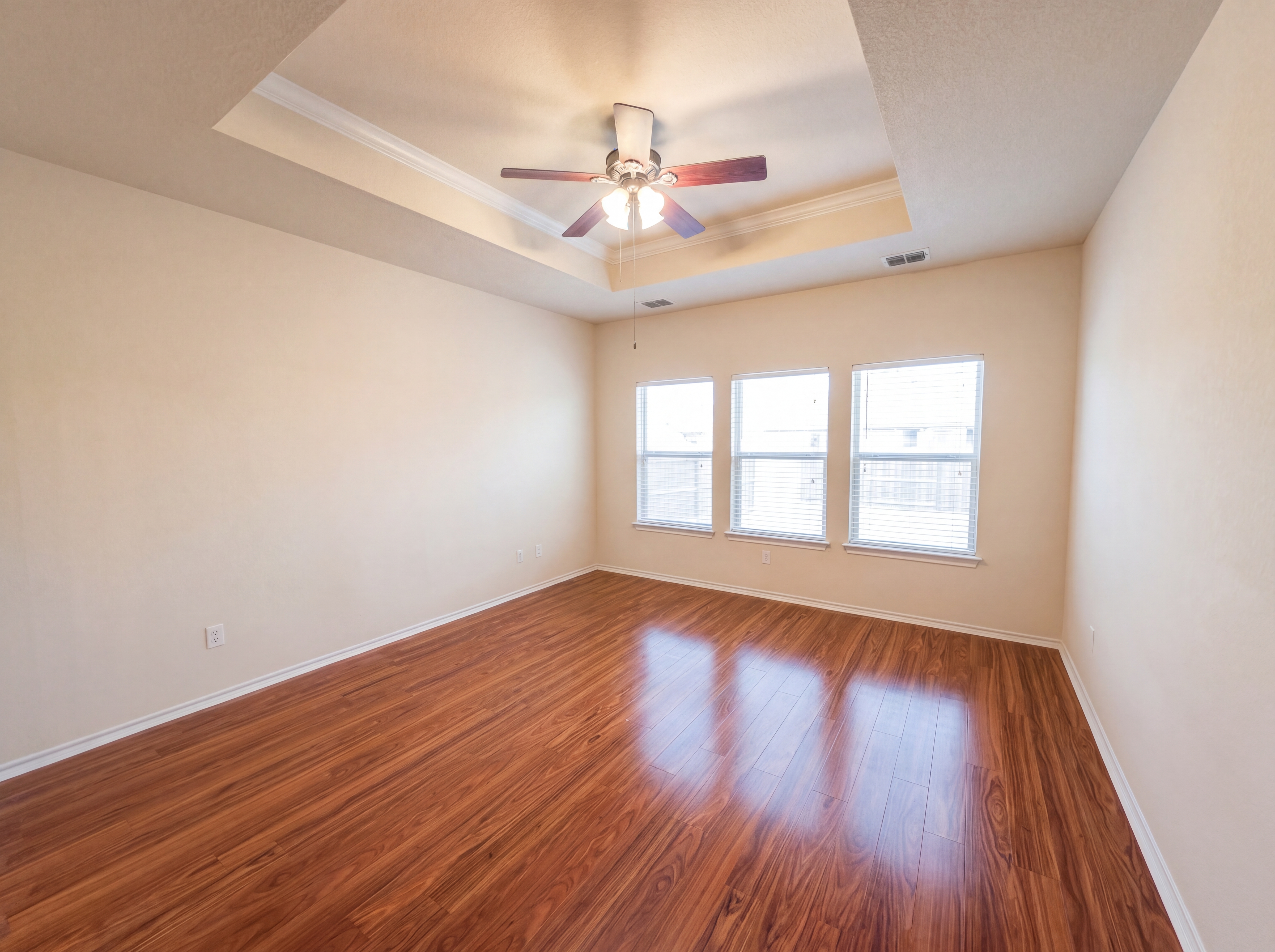 Photo 4 of 20 of 9816 Mullins Crossing Dr, Fort Worth, TX
