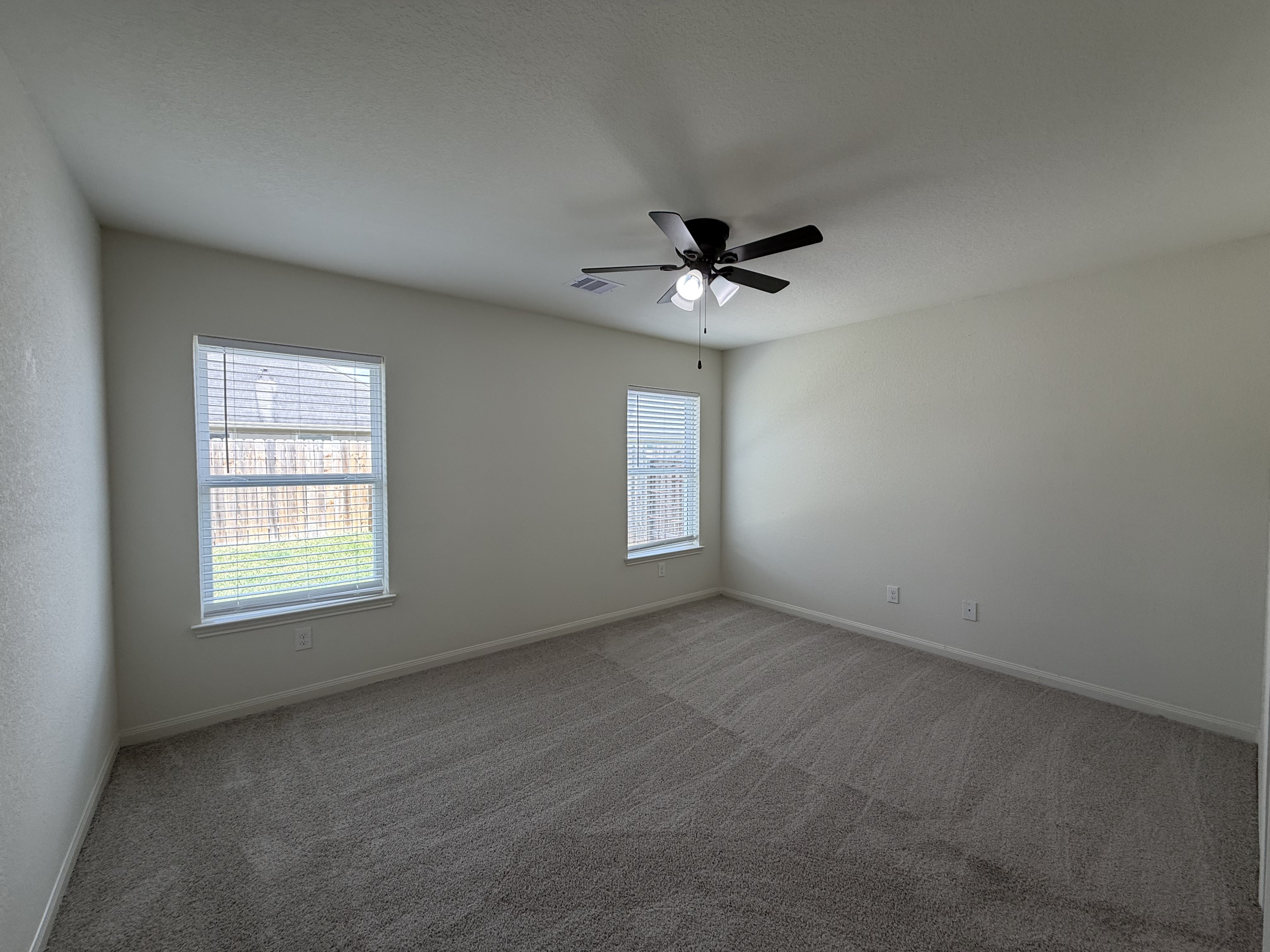 Photo 4 of 16 of 6115 El Oro Dr, Houston, TX