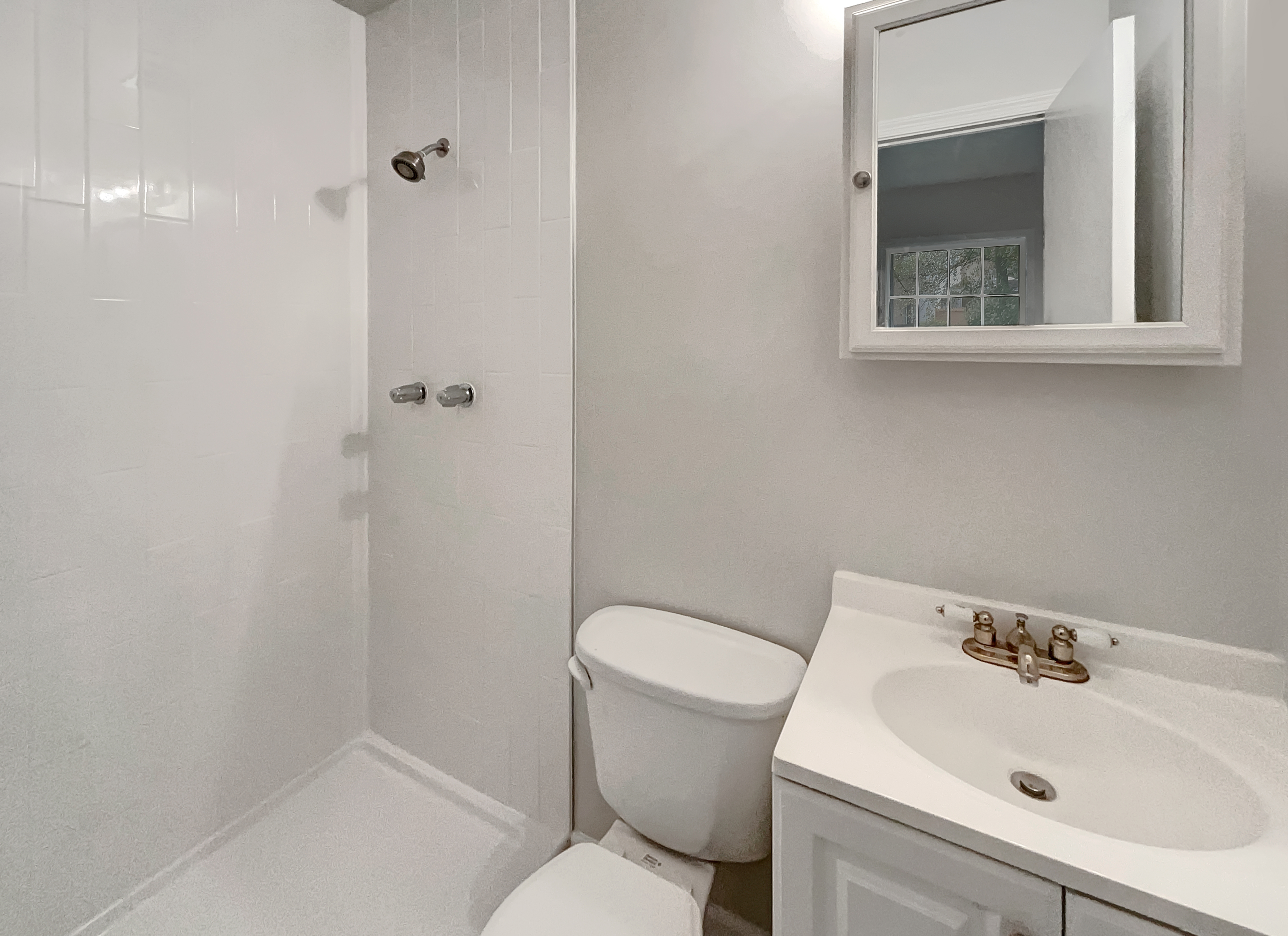 Photo 15 of 22 of 14849 Leicester Ct, Centreville, VA
