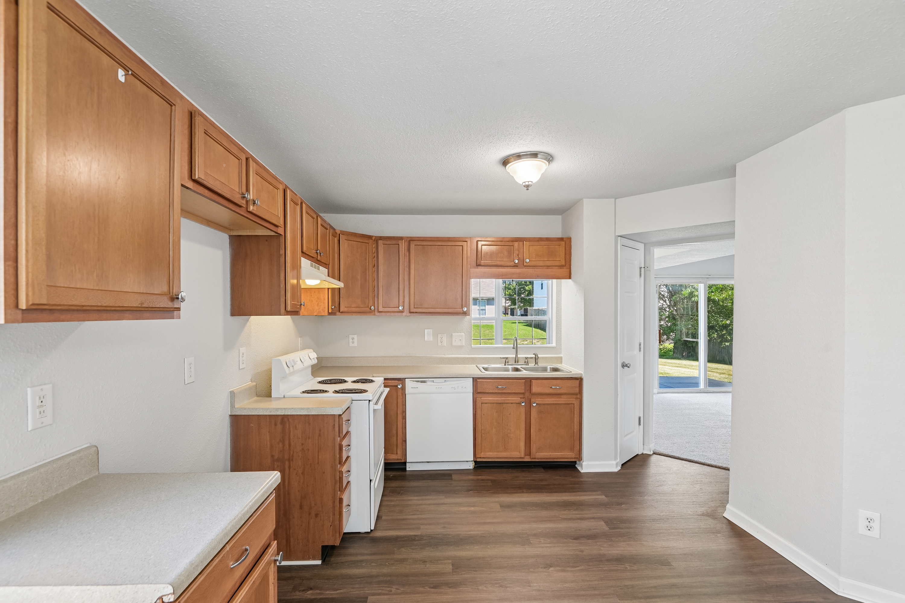 Photo 2 of 43 of 2327 Rostock Ct, Indianapolis, IN