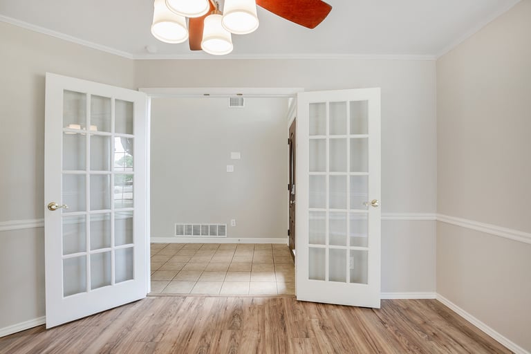 Photo 9 of 27 - 923 Silver Streak Dr, Saginaw, TX 76131