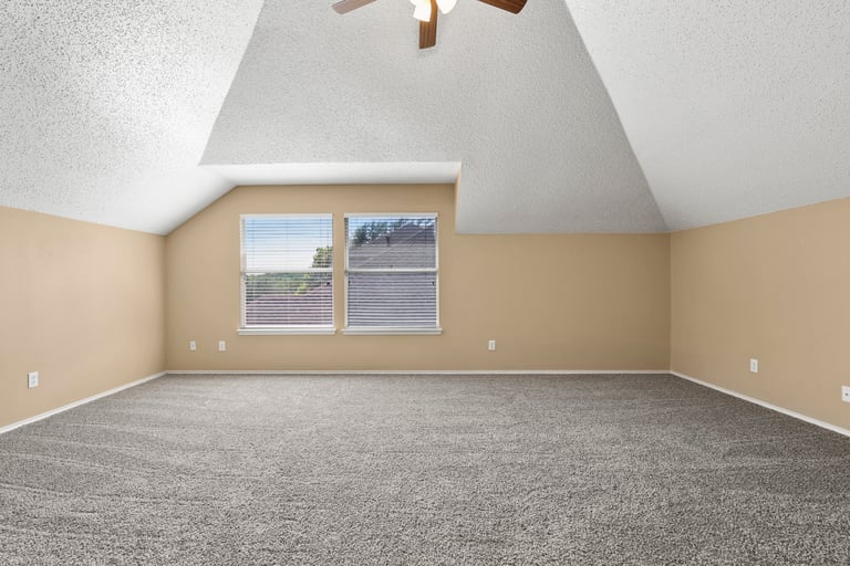 Photo 13 of 26 - 5028 San Jacinto Dr, Haltom City, TX 76137