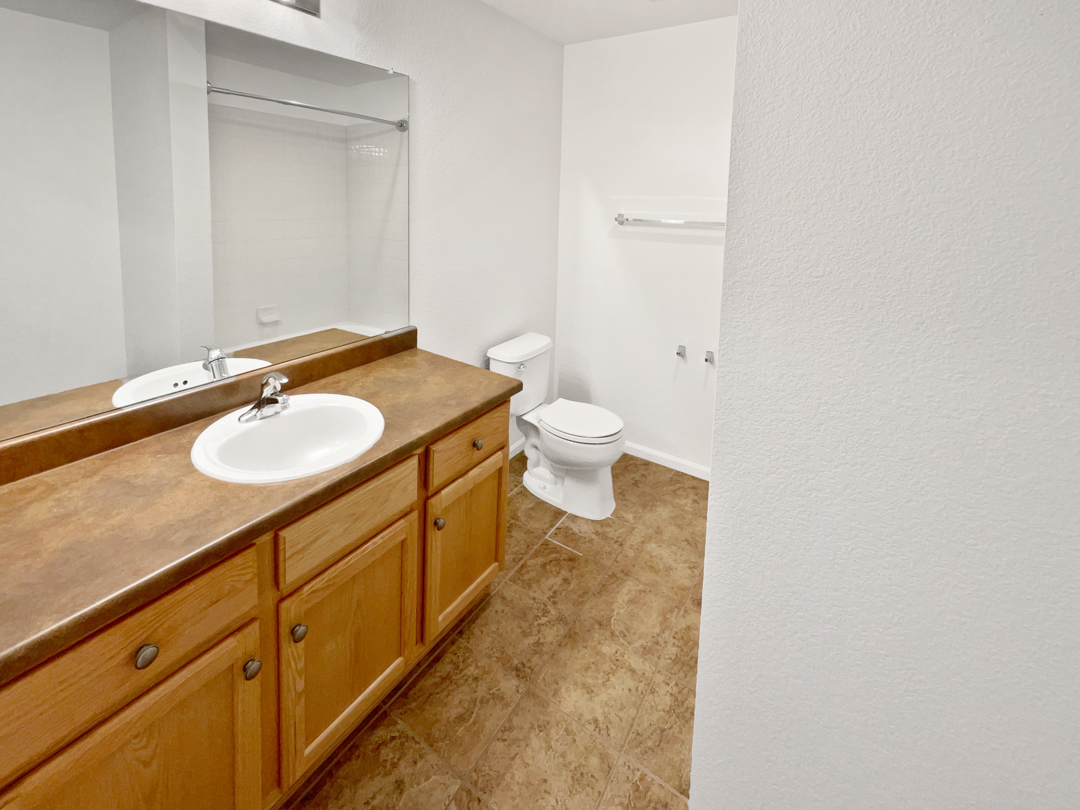 Photo 14 of 27 of 18062 E 104th Pl, Commerce City, CO